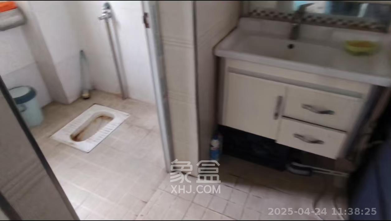 鄱阳小区  3室2厅1卫    1500.0元/月 鄱阳小区  3室2厅1卫    1500.0元/月室内图