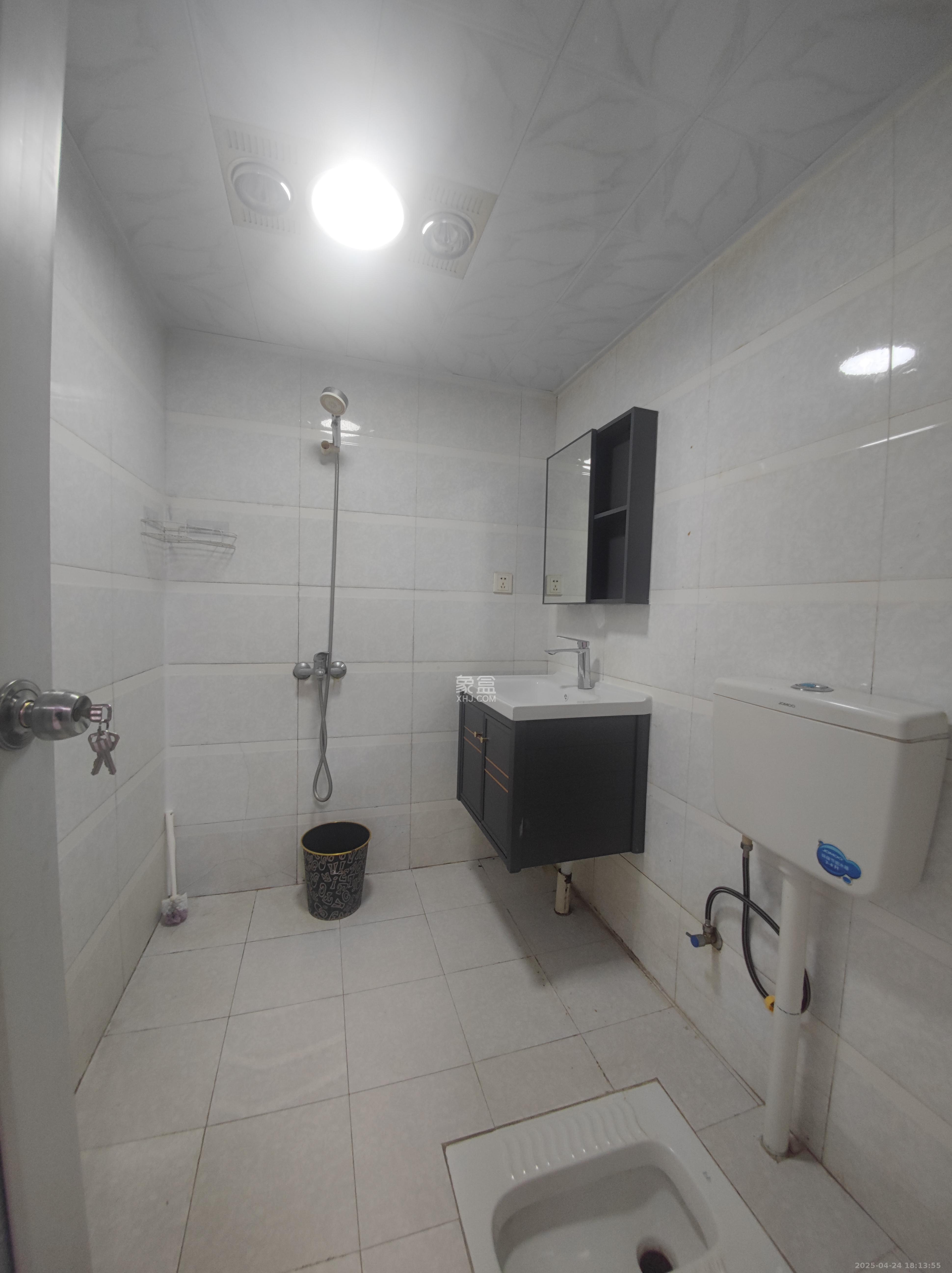 摩天一号  1室1厅1卫    2000.0元/月 摩天一号  1室1厅1卫    2000.0元/月室内图