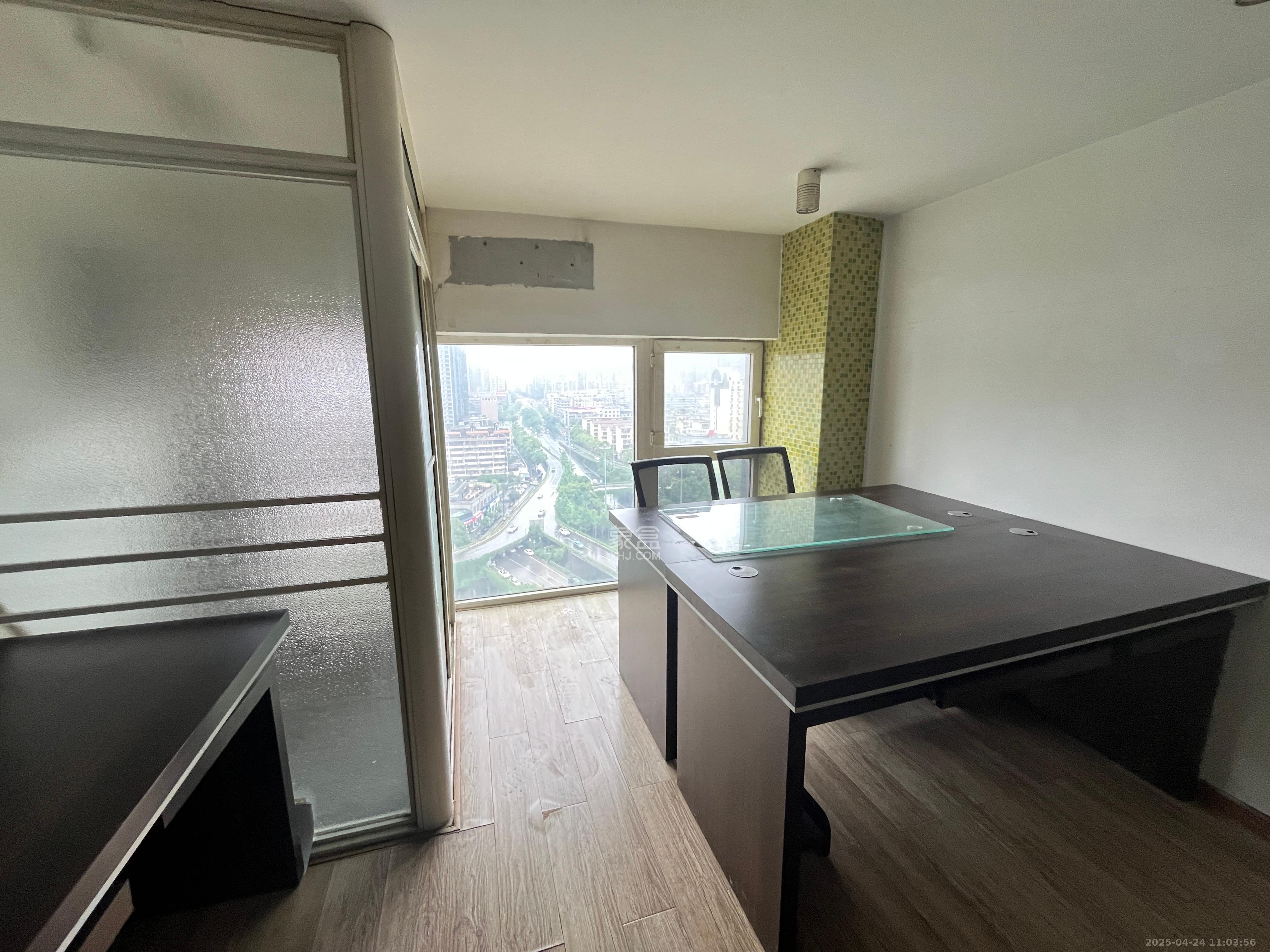 他城(天鸿时代公寓) 1室1厅1卫 1400.0元/月 他城(天鸿时代公寓) 1室1厅1卫 1400.0元/月室内图