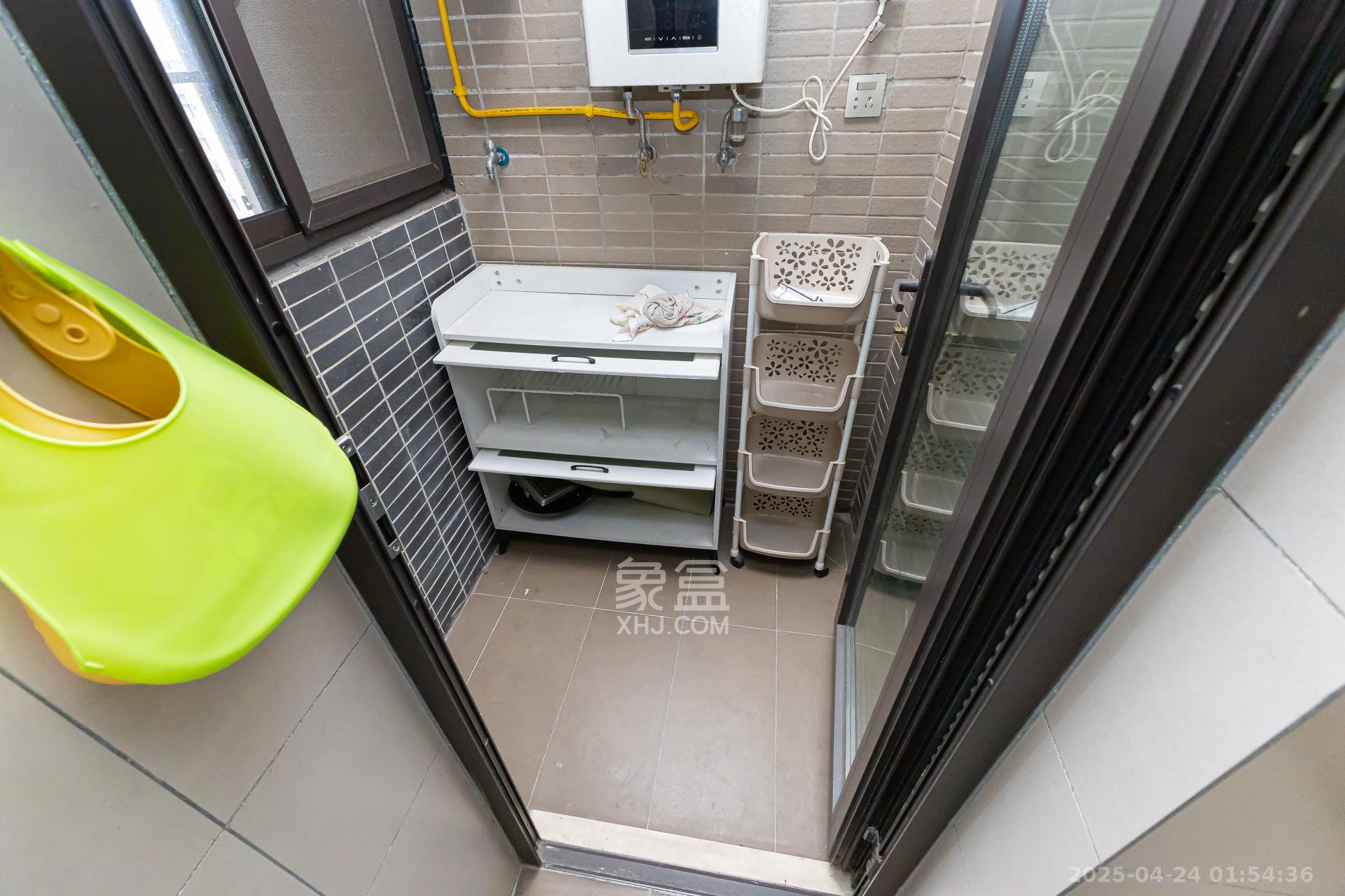 时代倾城五期 4室2厅2卫 102.8万 时代倾城五期 4室2厅2卫 102.8万阳台