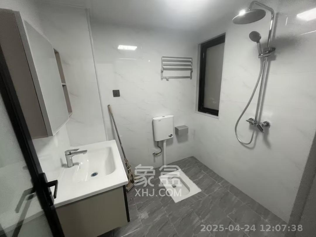 河畔华府  2室1厅1卫   2500.00元/月室内图