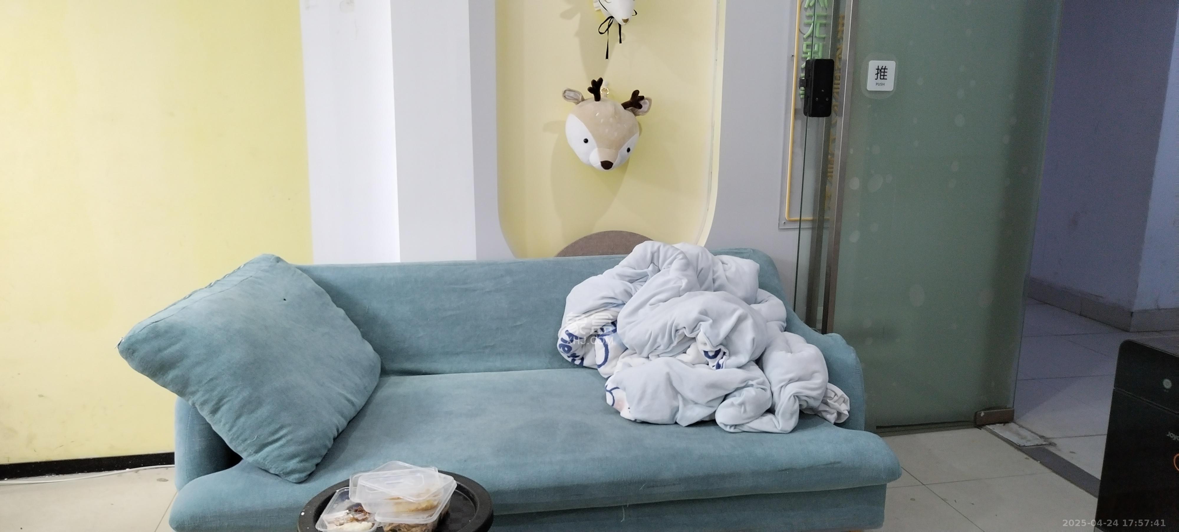 香颂国际  4室1厅1卫    2800.0元/月 香颂国际  4室1厅1卫    2800.0元/月室内图