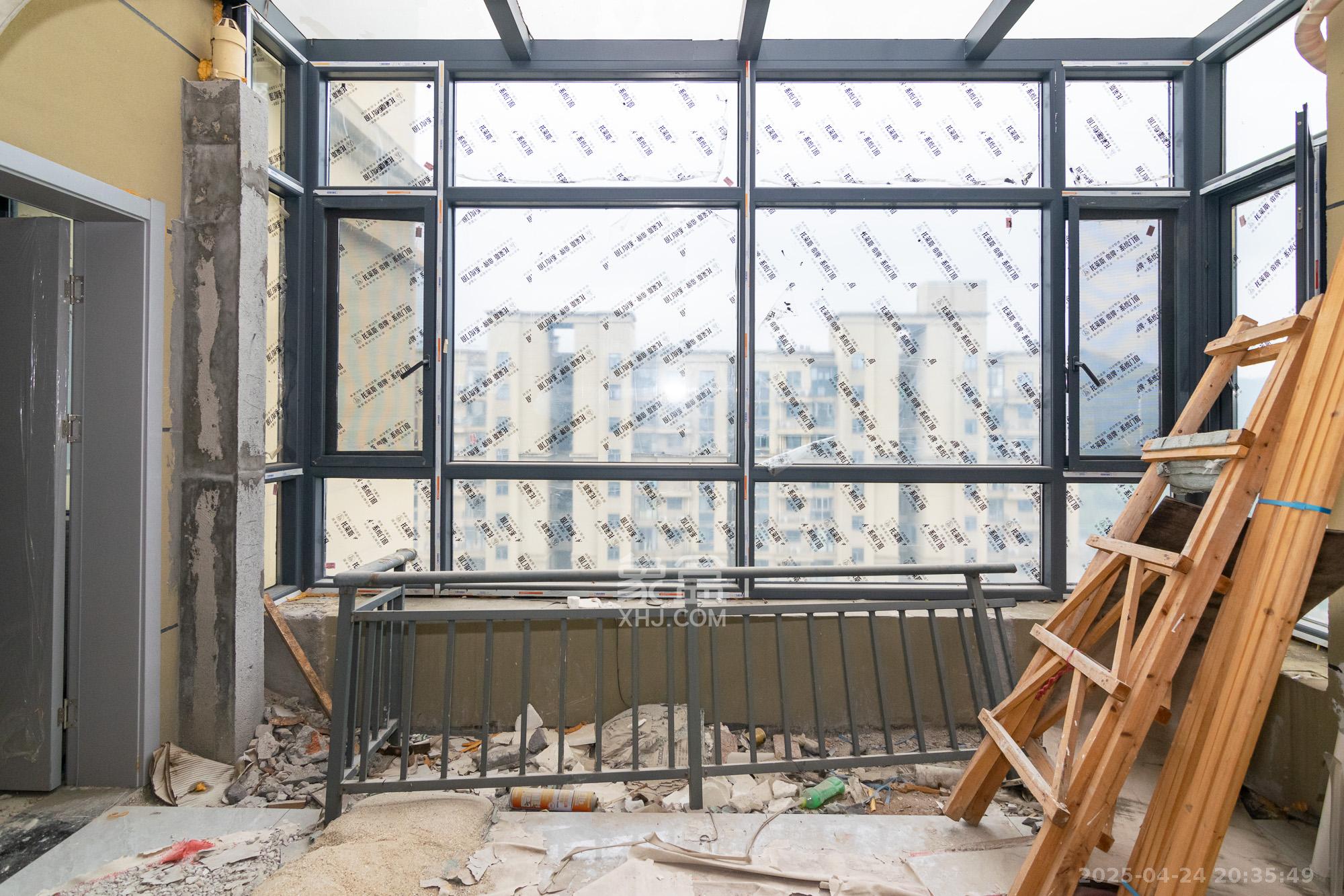 澳海月亮湾 4室2厅2卫 65.0万 澳海月亮湾 4室2厅2卫 65.0万阳台