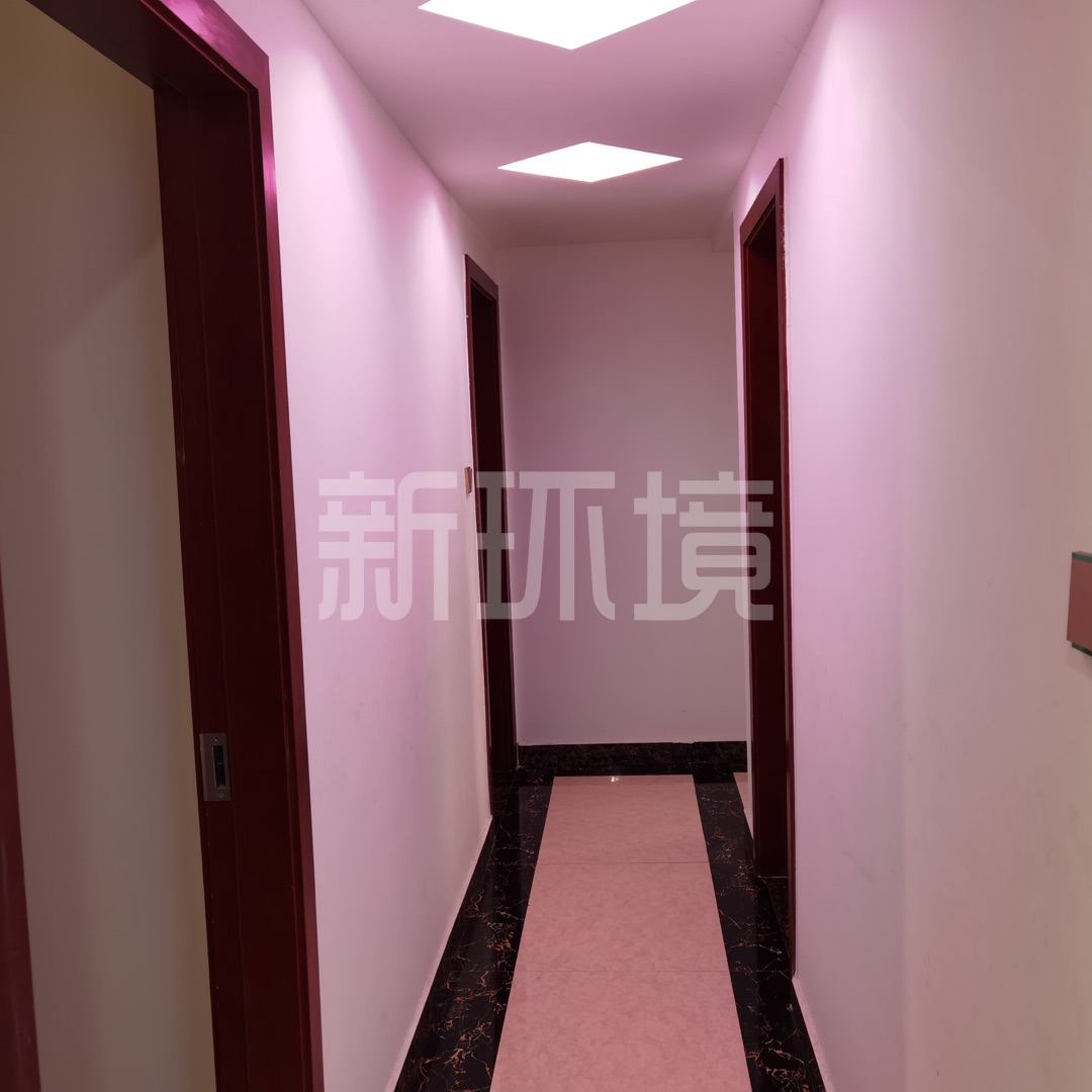 东岳新外滩  4室2厅2卫   91.80万客厅