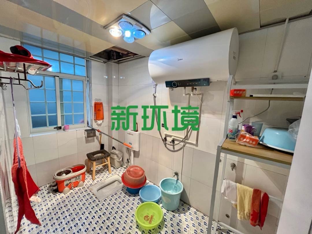 黄金塔安置小区散盘  1室3厅3卫   165.00万客厅
