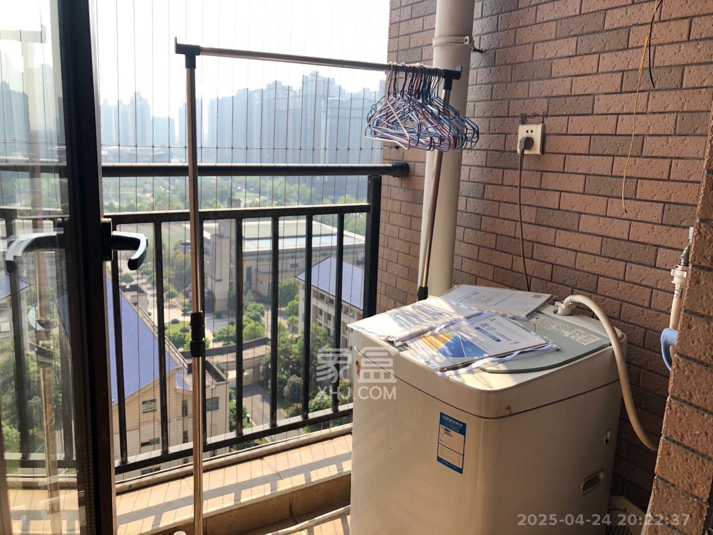 水岸世景  1室1厅1卫   1100.00元/月室内图