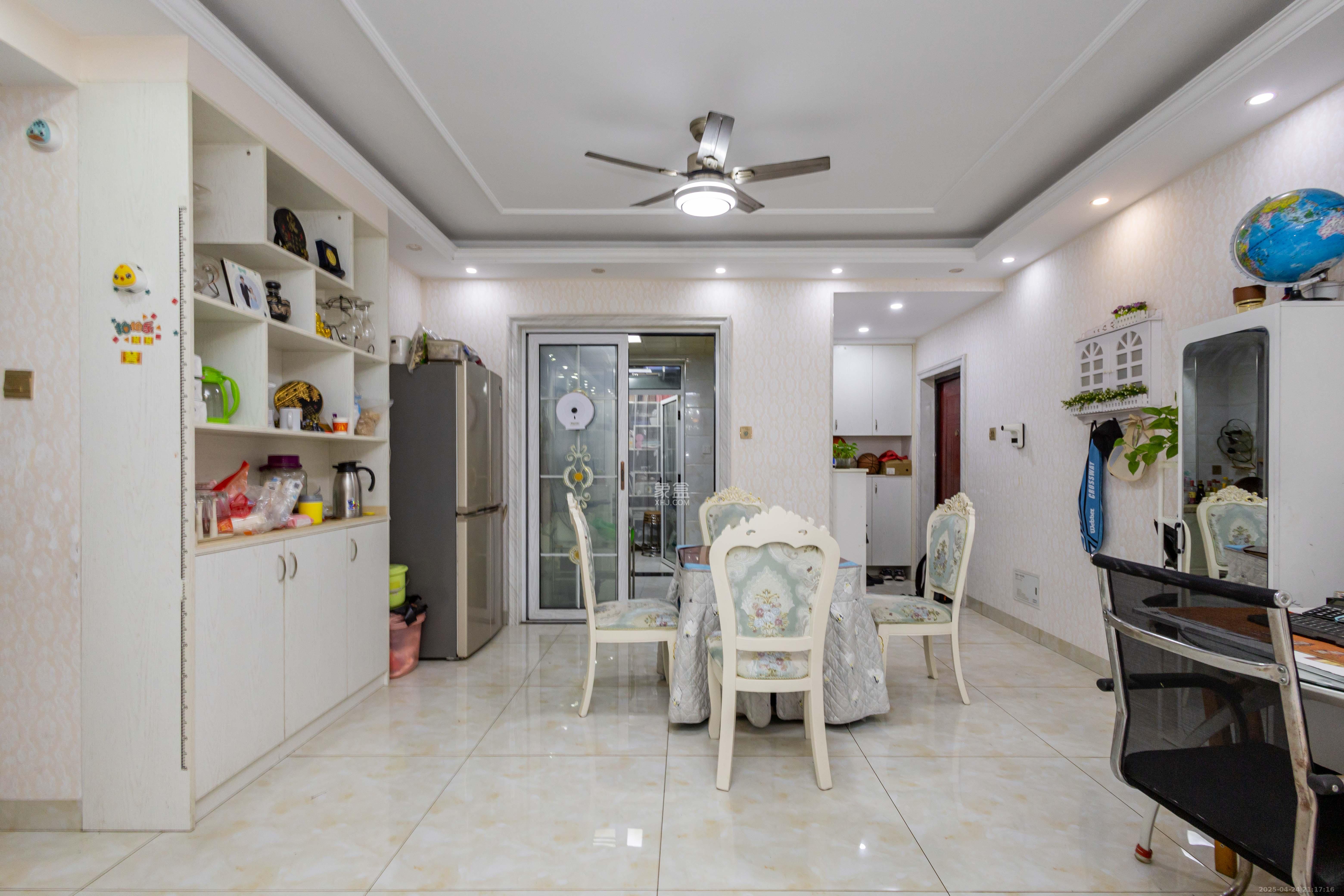 方略学府佳境 3室2厅2卫 66.0万 方略学府佳境 3室2厅2卫 66.0万客厅