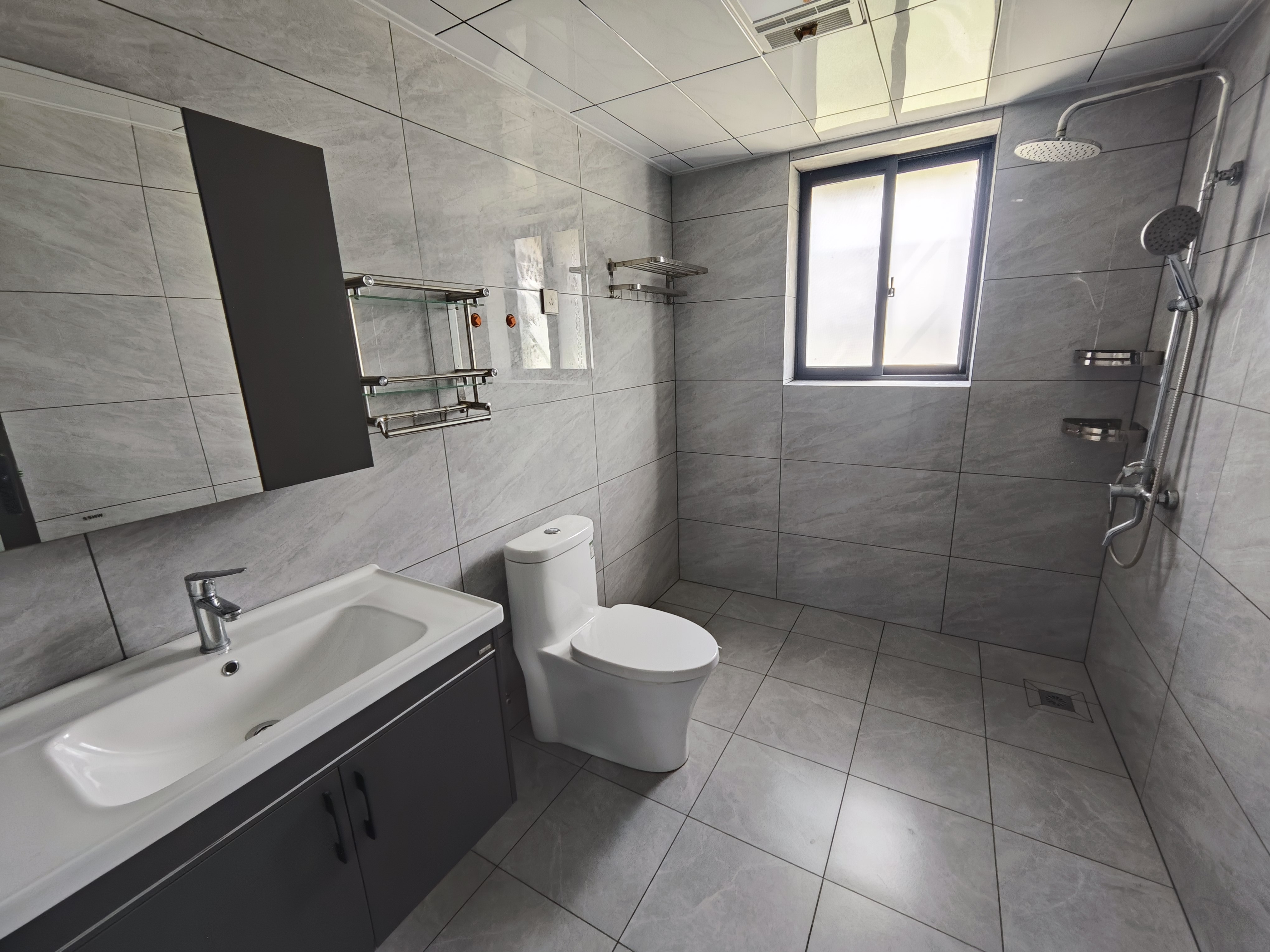 娄星东苑 5室2厅2卫 2500.0元/月 娄星东苑 5室2厅2卫 2500.0元/月室内图