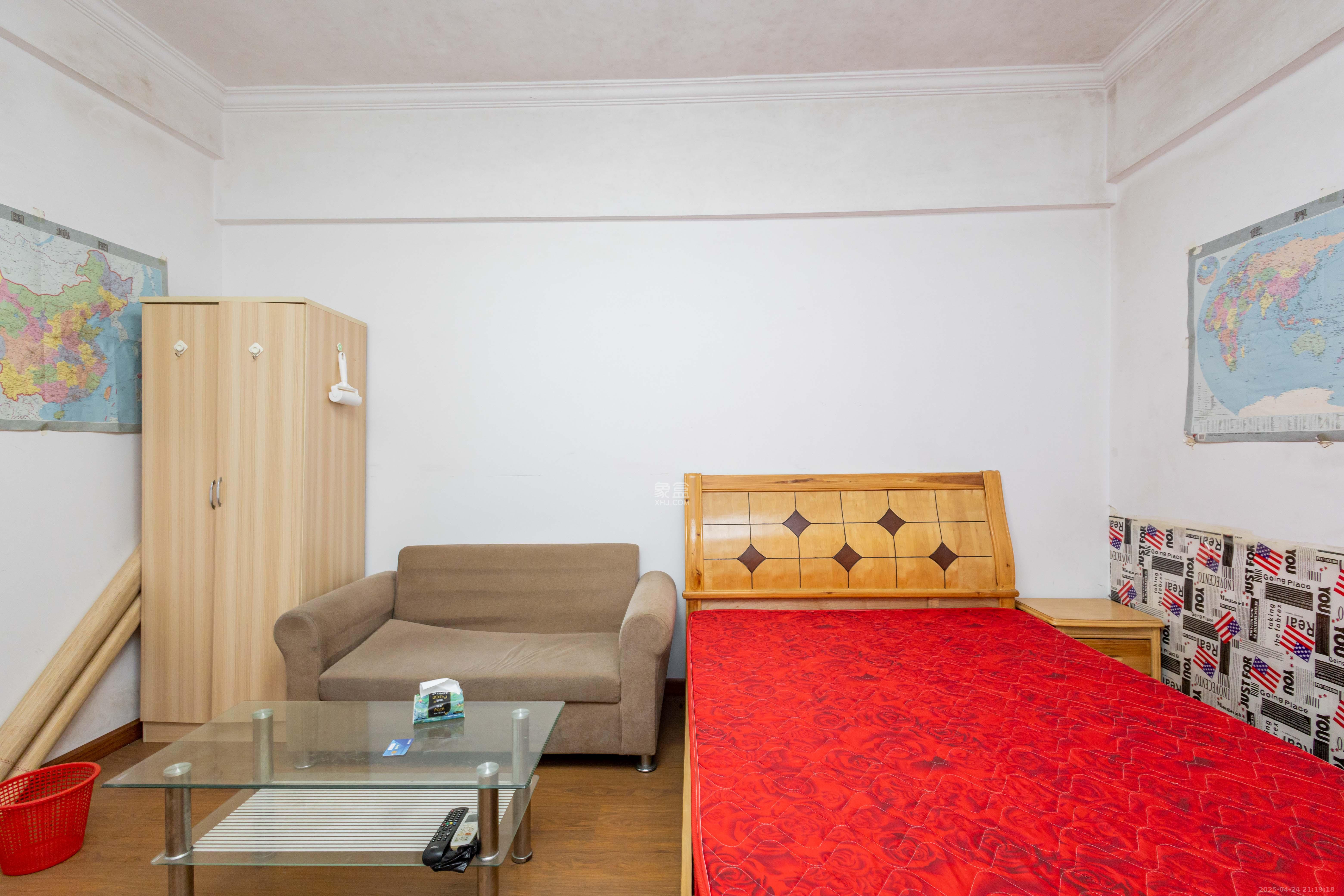 光明城市(星辰青年城) 1室1厅1卫 18.0万 光明城市(星辰青年城) 1室1厅1卫 18.0万客厅