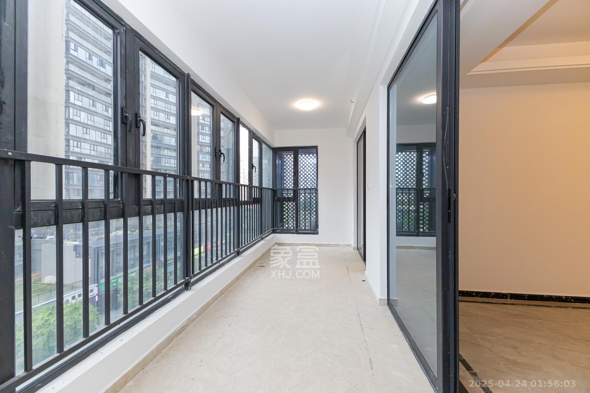 万润滨江天著 3室2厅2卫 125.0万 万润滨江天著 3室2厅2卫 125.0万阳台