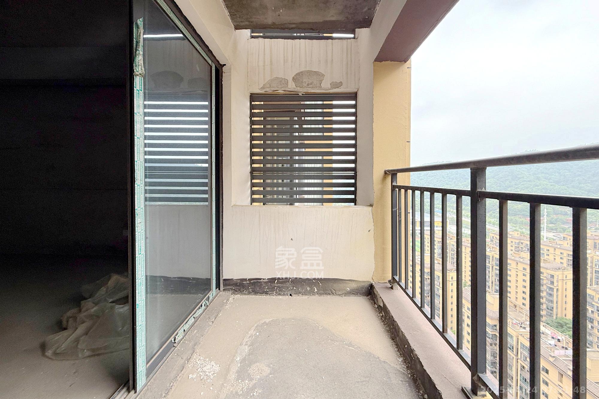 澳海谷山府 4室2厅2卫 76.0万 澳海谷山府 4室2厅2卫 76.0万阳台