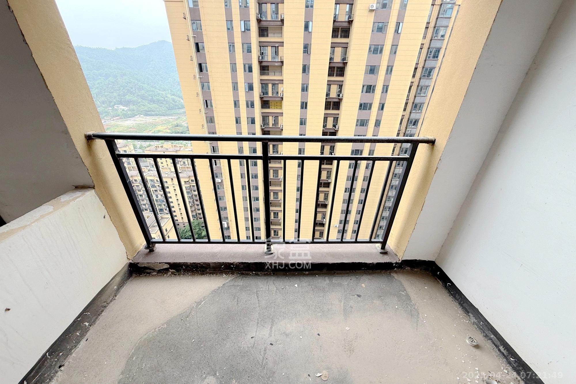 澳海谷山府 4室2厅2卫 76.0万 澳海谷山府 4室2厅2卫 76.0万阳台