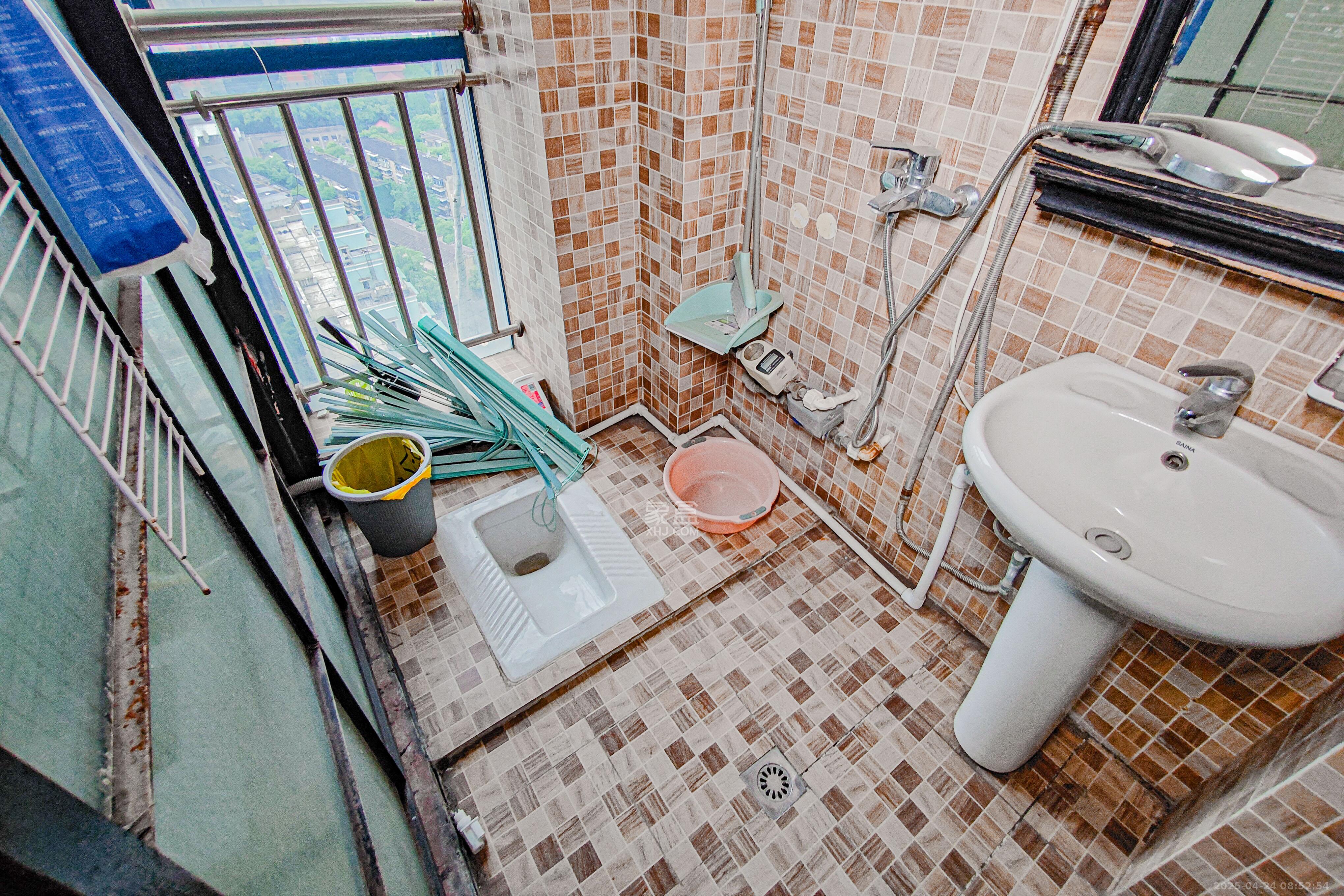 东一国际 1室1厅1卫 29.0万 东一国际 1室1厅1卫 29.0万卫生间