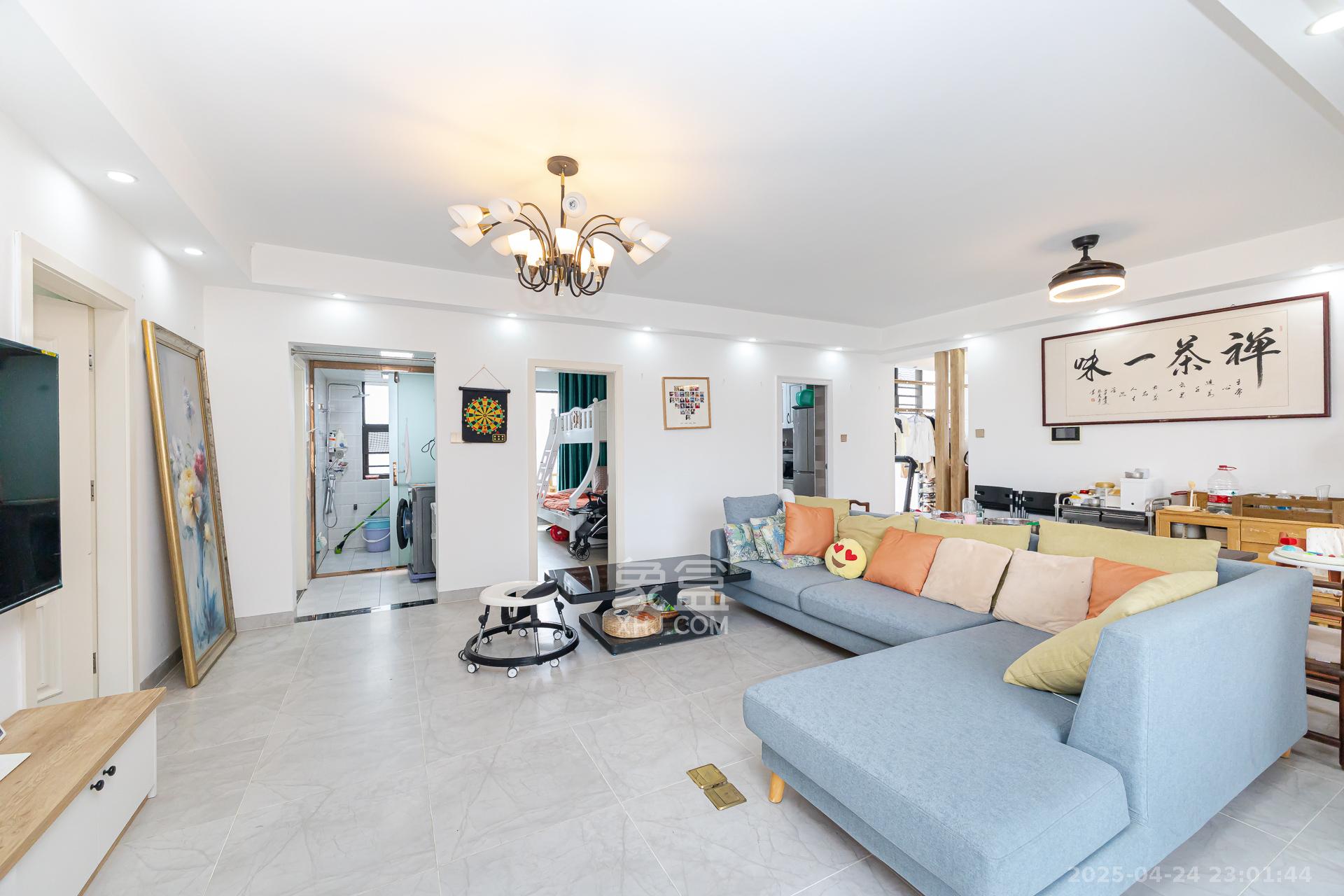 润和又一城 3室2厅2卫 86.8万 润和又一城 3室2厅2卫 86.8万客厅