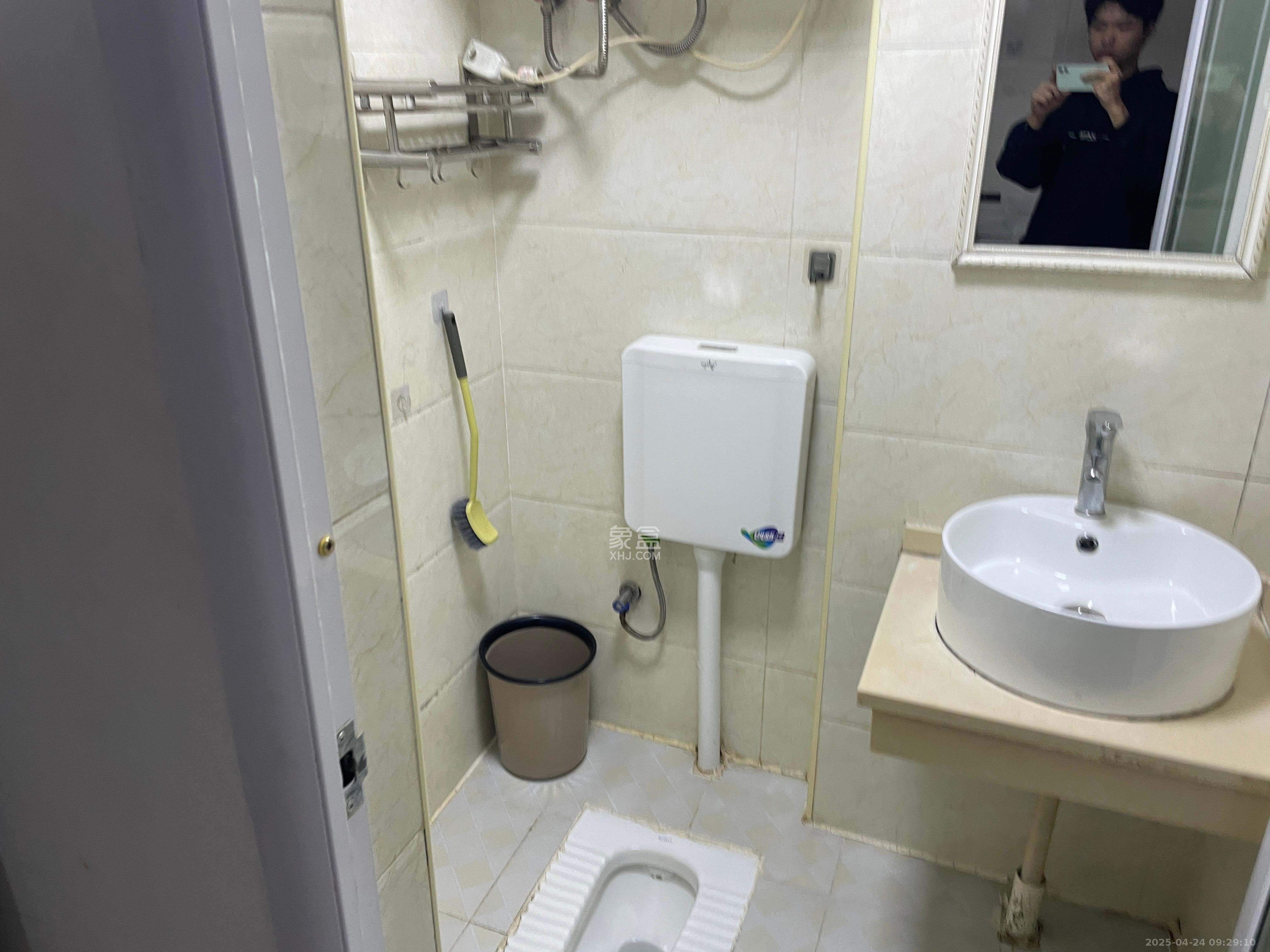 中建芙蓉工社 0室1厅1卫 1400.0元/月 中建芙蓉工社 0室1厅1卫 1400.0元/月室内图