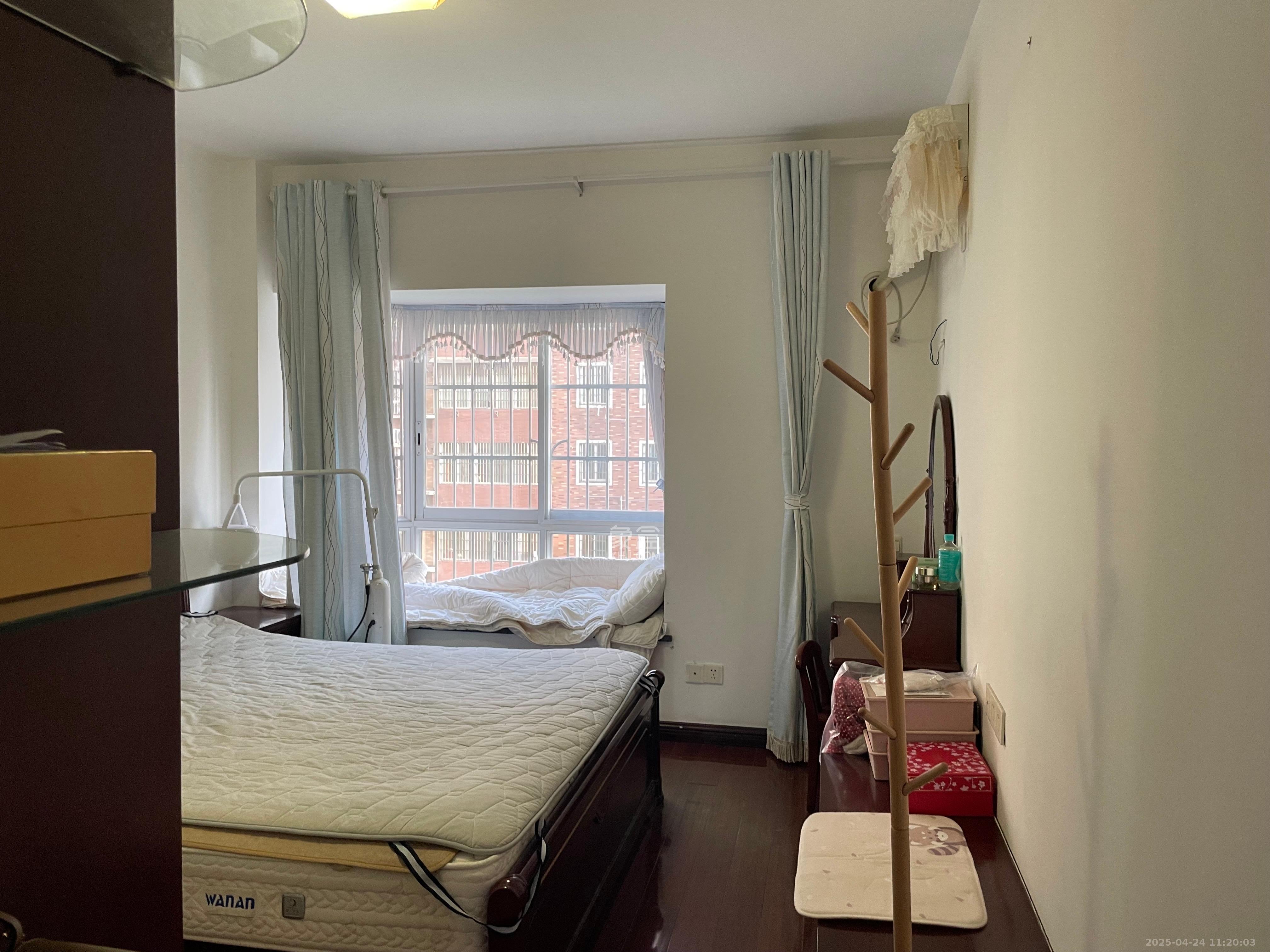 山水庭院  3室2厅2卫    2500.0元/月 山水庭院  3室2厅2卫    2500.0元/月室内图