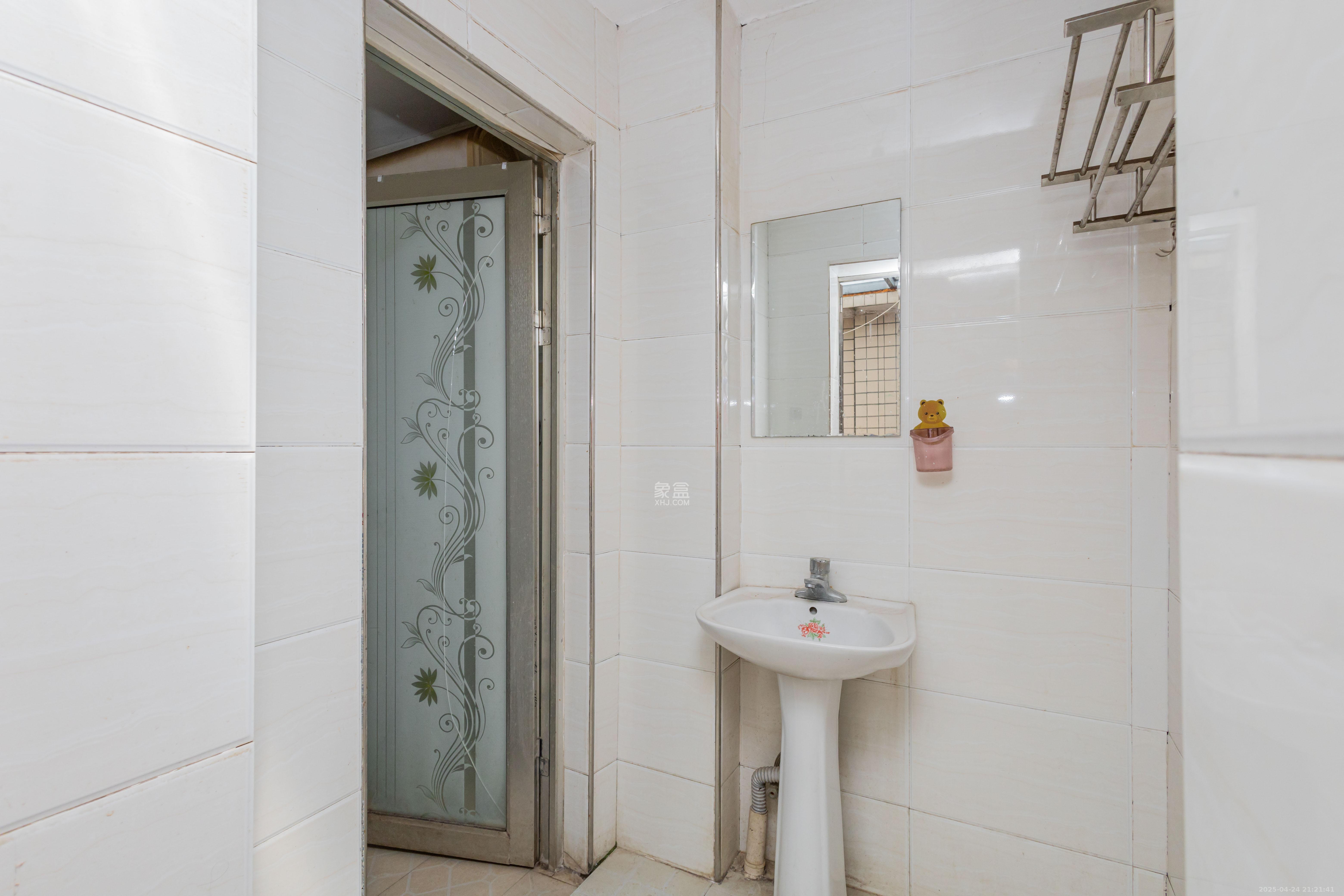 华湘安置小区  8室6厅3卫    210.0万 华湘安置小区  8室6厅3卫    210.0万卫生间