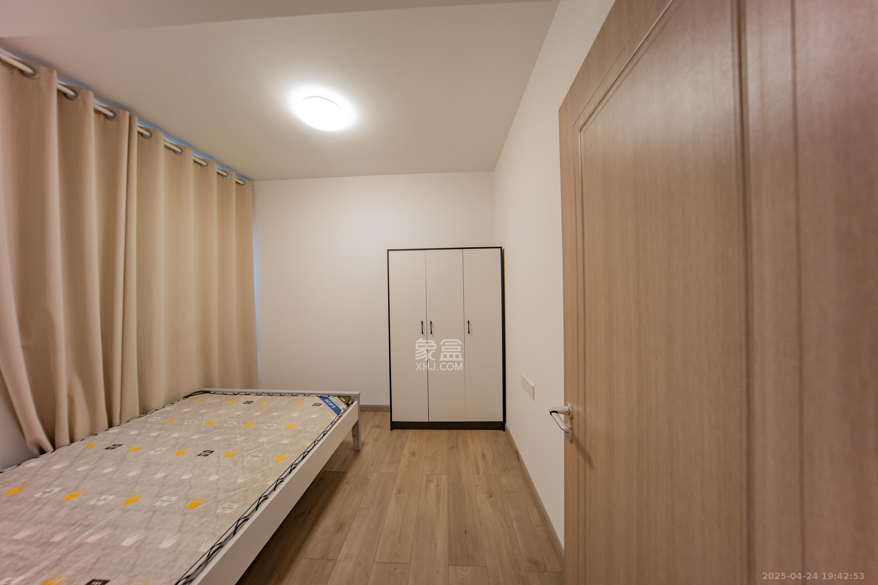 建投象山国际  3室2厅2卫   165.00万卧室