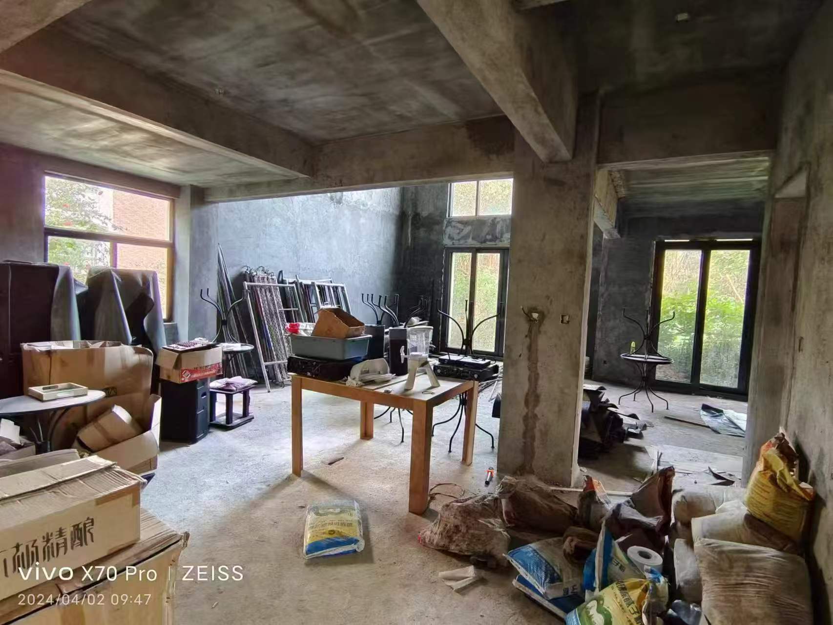 海景壹号 6室2厅4卫 2100.0万 海景壹号 6室2厅4卫 2100.0万客厅