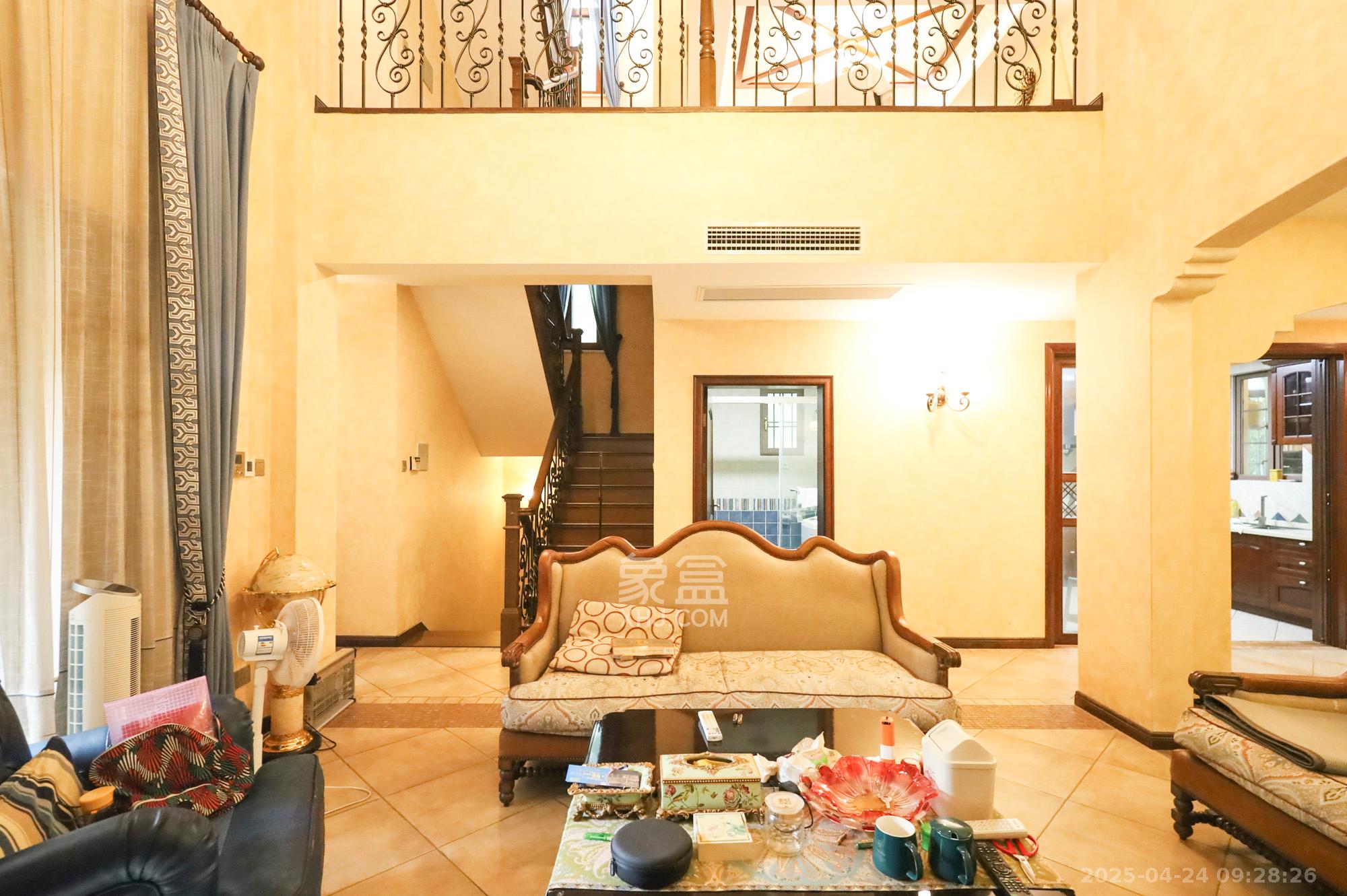 万业巴厘岛 1室0厅0卫 450.0万 万业巴厘岛 1室0厅0卫 450.0万客厅