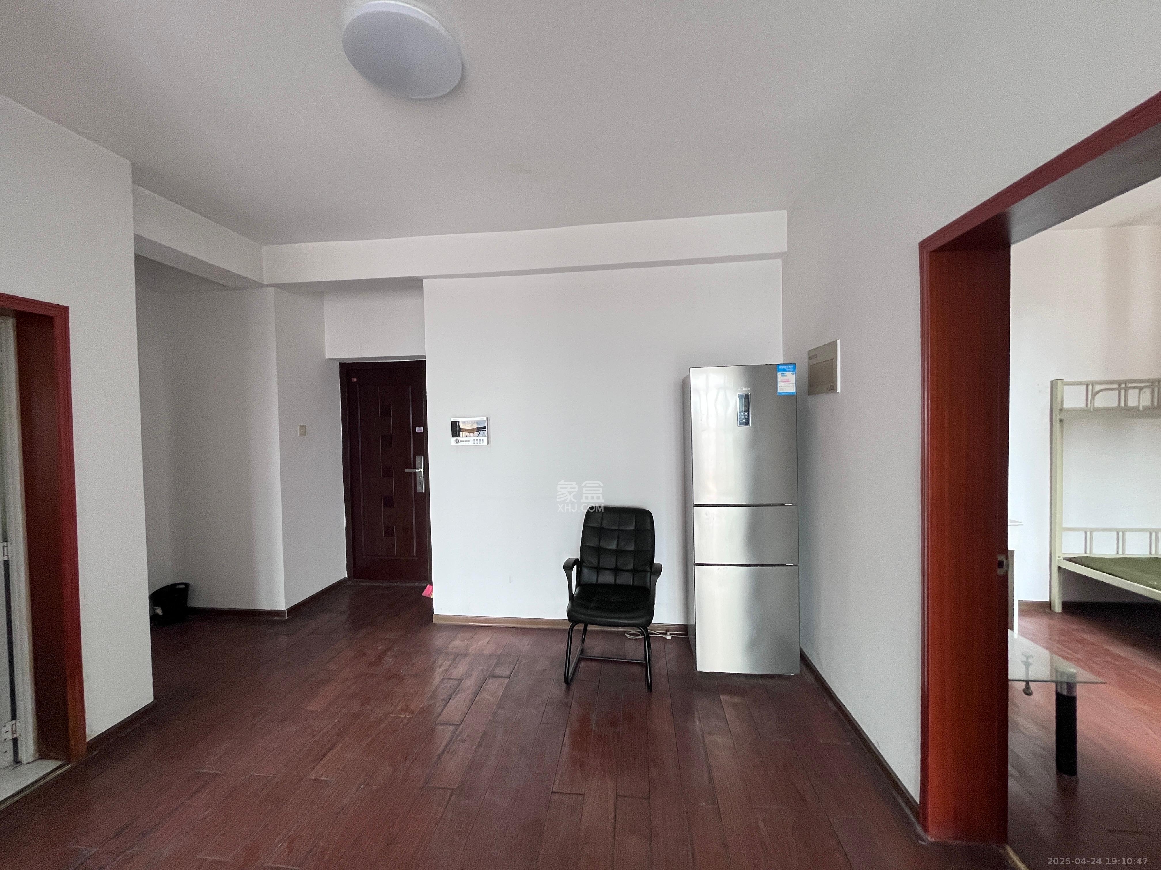 鑫远湘府华城 2室2厅1卫 2200.0元/月 鑫远湘府华城 2室2厅1卫 2200.0元/月室内图