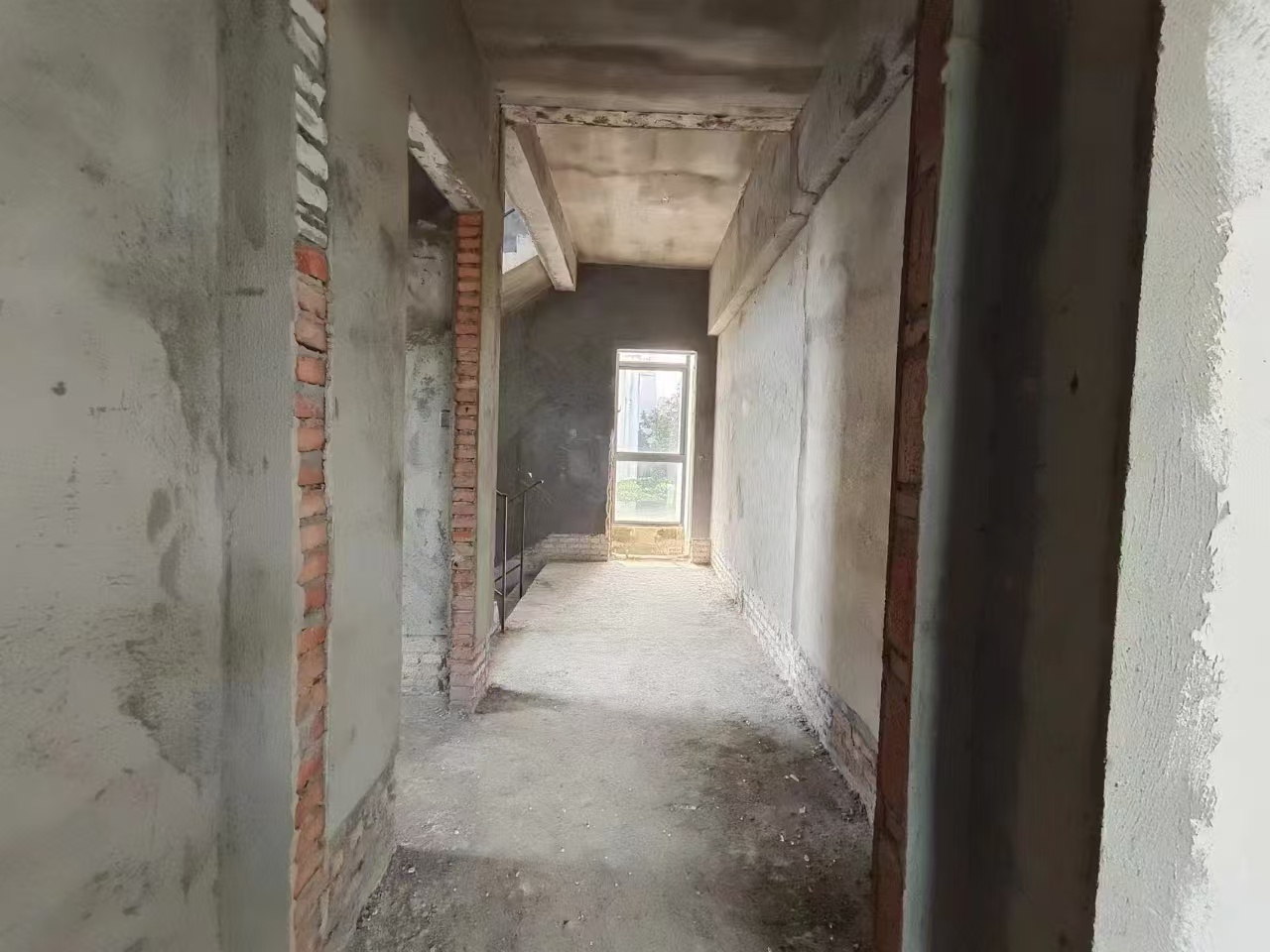 海景壹号 6室2厅4卫 2100.0万 海景壹号 6室2厅4卫 2100.0万客厅