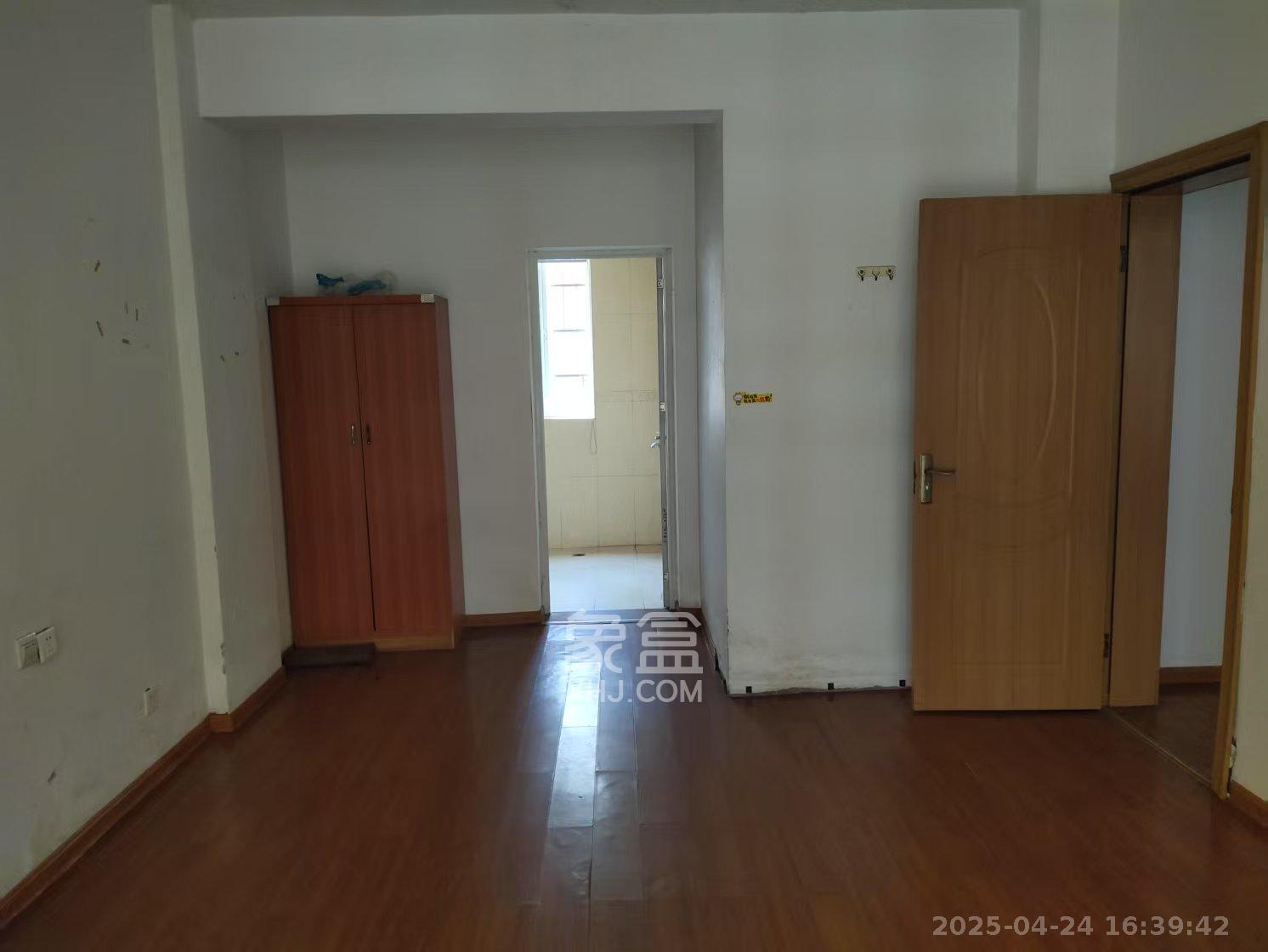 星城国际  3室2厅2卫    1500.0元/月室内图