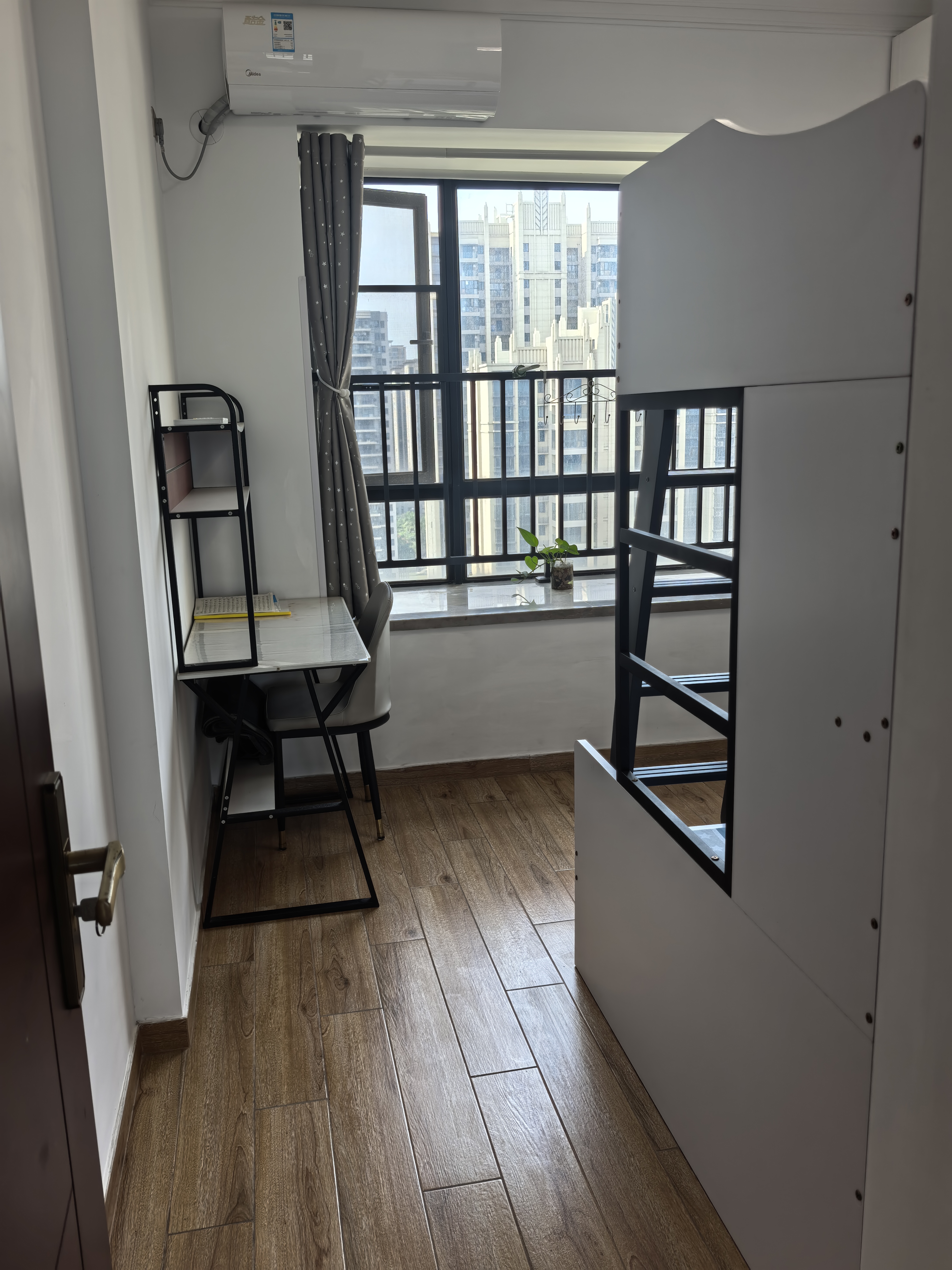 星华海岸城三期 2室2厅1卫 2400.0元/月 星华海岸城三期 2室2厅1卫 2400.0元/月室内图