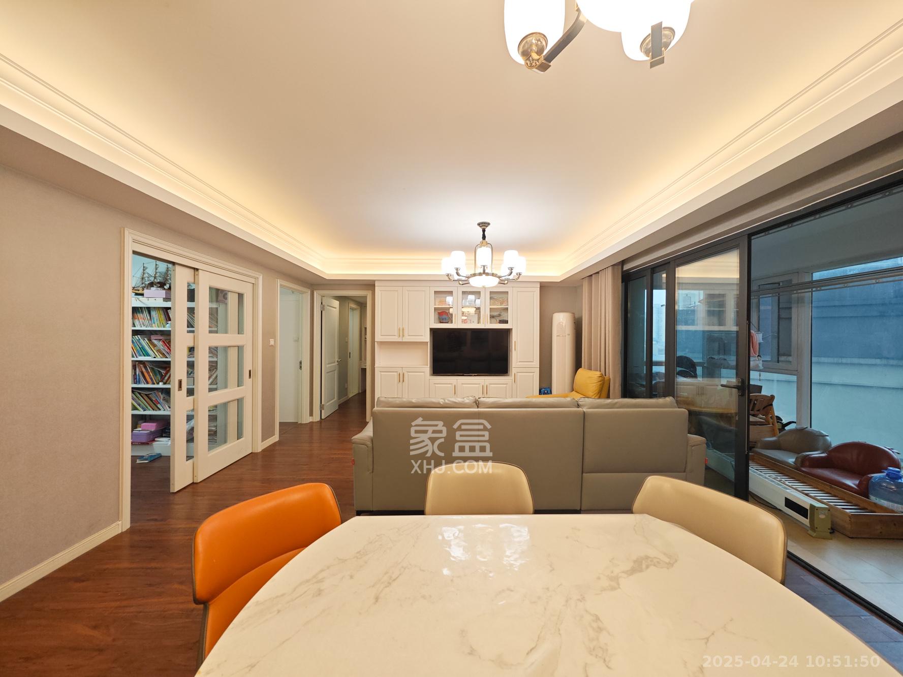 万科魅力之城锋镜里 4室2厅2卫 148.0万 万科魅力之城锋镜里 4室2厅2卫 148.0万客厅