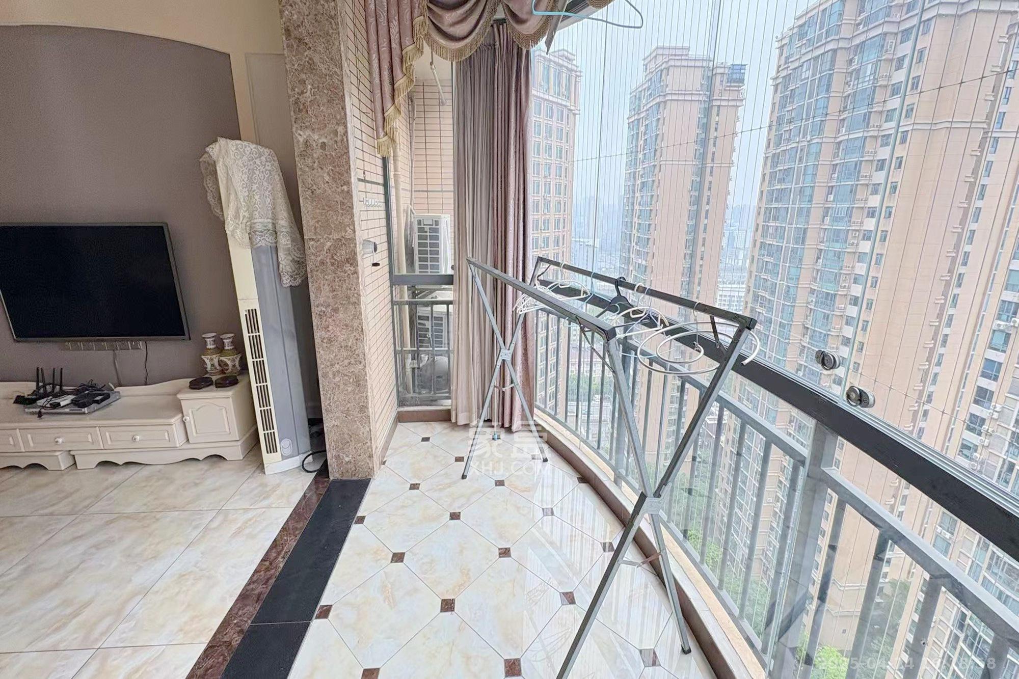 融圣国际 3室2厅2卫 176.0万 融圣国际 3室2厅2卫 176.0万阳台