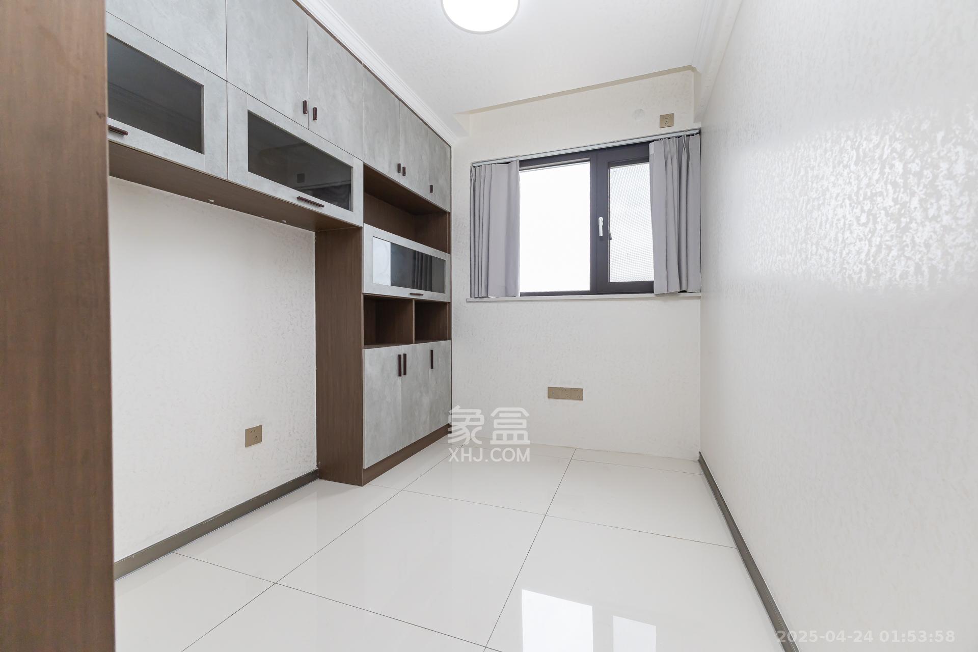 时代倾城五期 4室2厅2卫 102.8万 时代倾城五期 4室2厅2卫 102.8万卧室