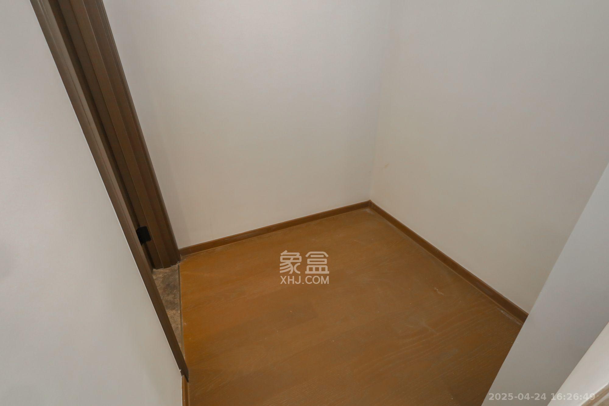 滨江府1913  4室2厅3卫   9500.00元/月室内图