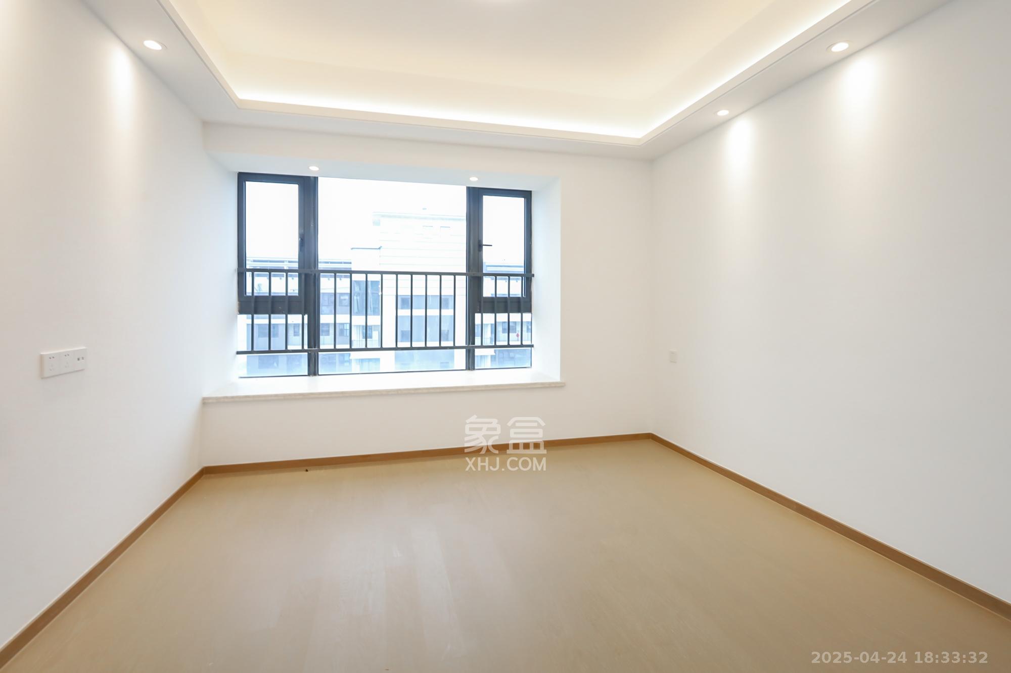 滨江府1913  4室2厅3卫    360.0万 滨江府1913  4室2厅3卫    360.0万卧室