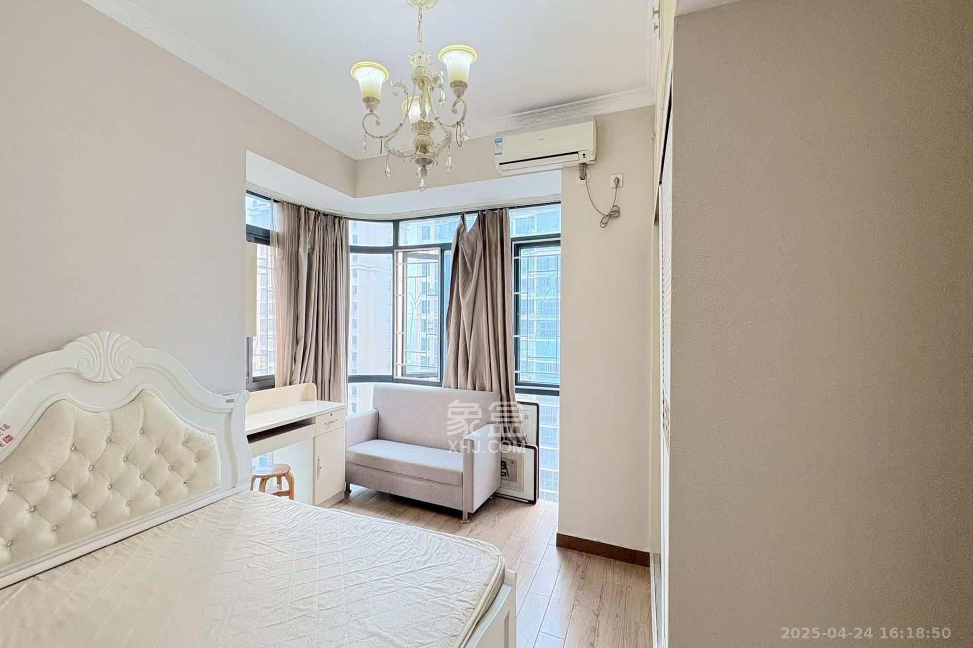 融圣国际  3室2厅2卫    176.0万卧室