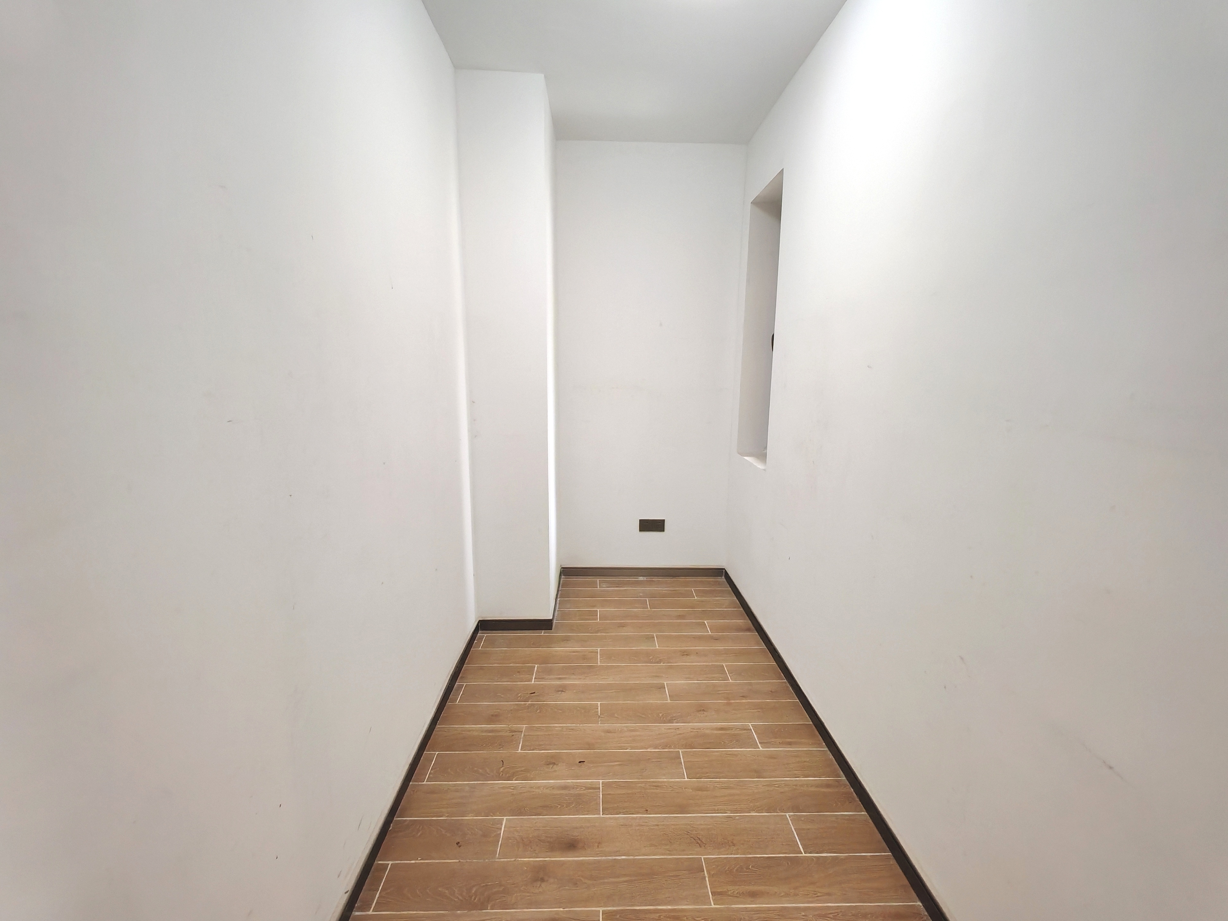 海航豪庭南苑 2室2厅2卫 279.0万 海航豪庭南苑 2室2厅2卫 279.0万客厅