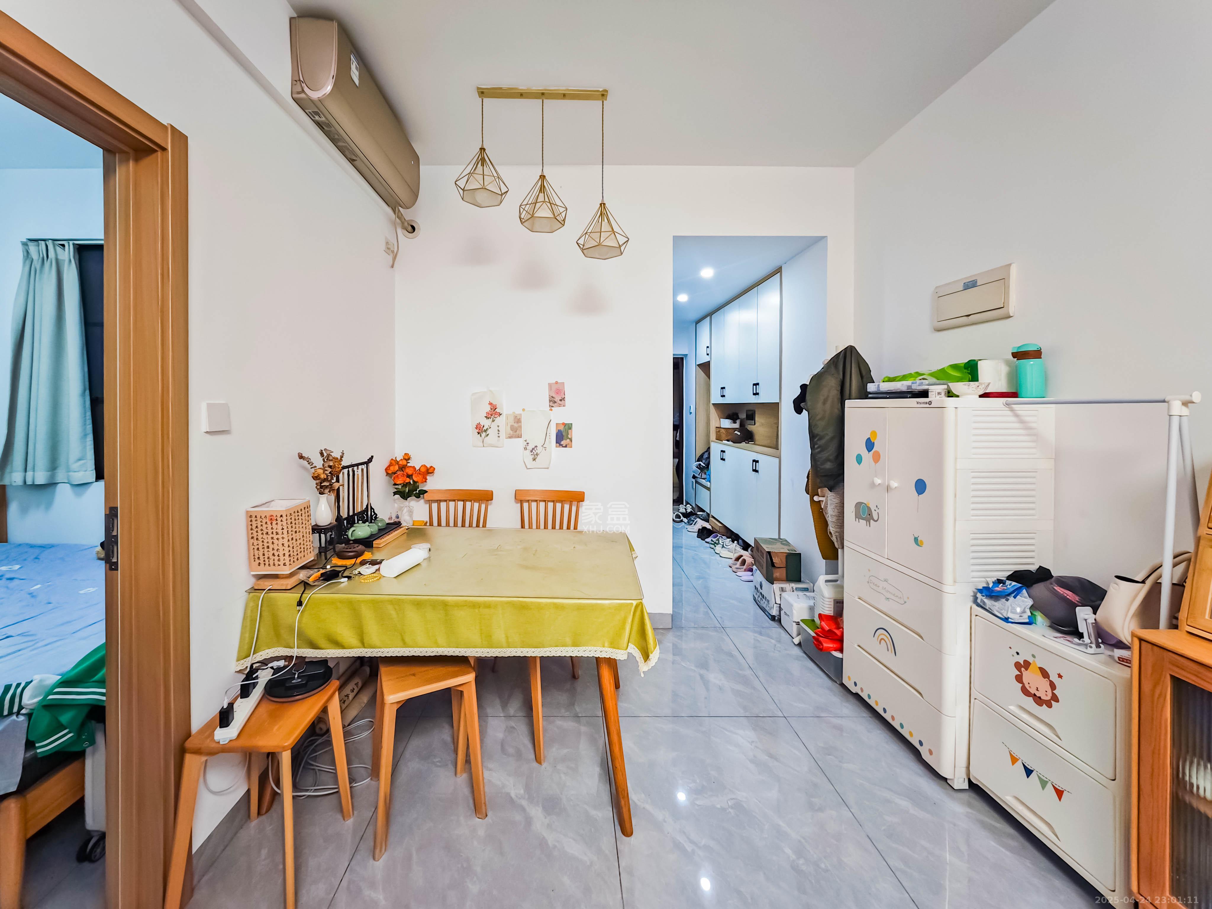 金轮星光名座  2室1厅1卫    55.0万客厅