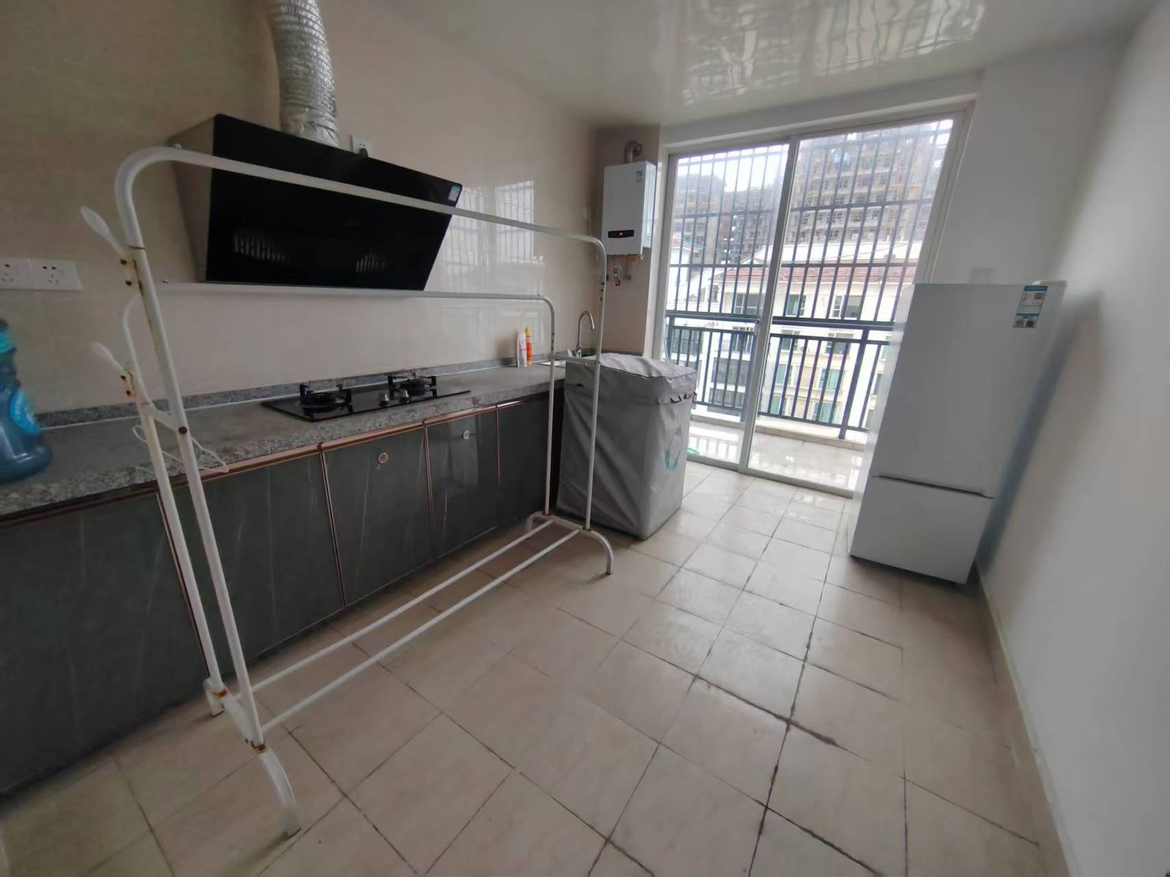 展兴高新花园  3室2厅2卫    3000.0元/月 展兴高新花园  3室2厅2卫    3000.0元/月室内图