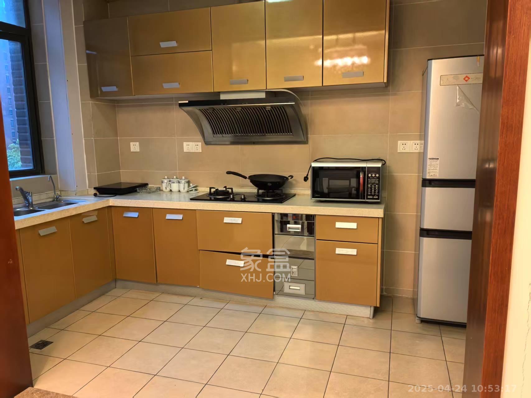 中隆国际御玺 4室2厅3卫 4200.0元/月 中隆国际御玺 4室2厅3卫 4200.0元/月室内图