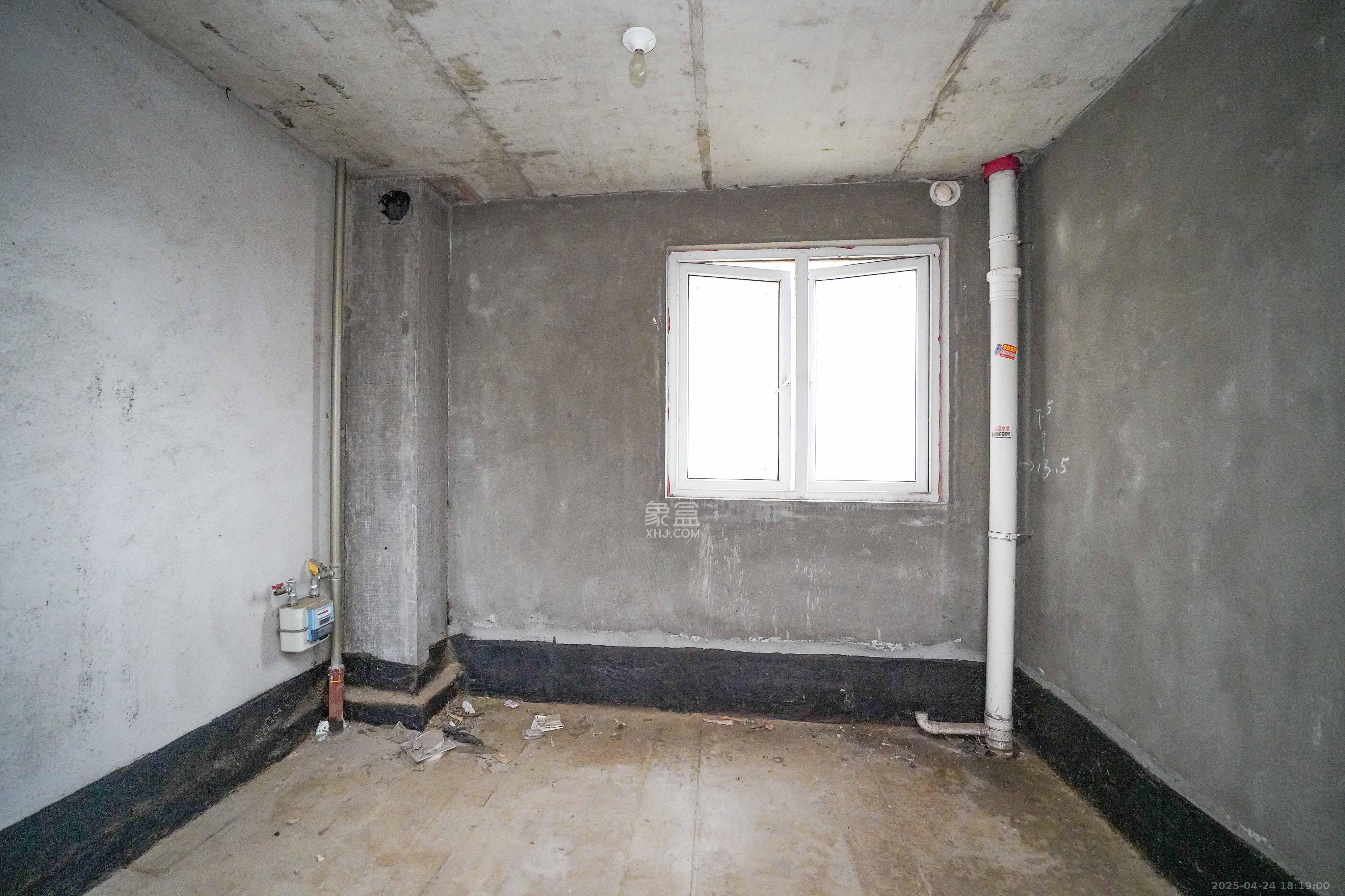 鑫天格林香山  4室2厅2卫    64.0万 鑫天格林香山  4室2厅2卫    64.0万厨房