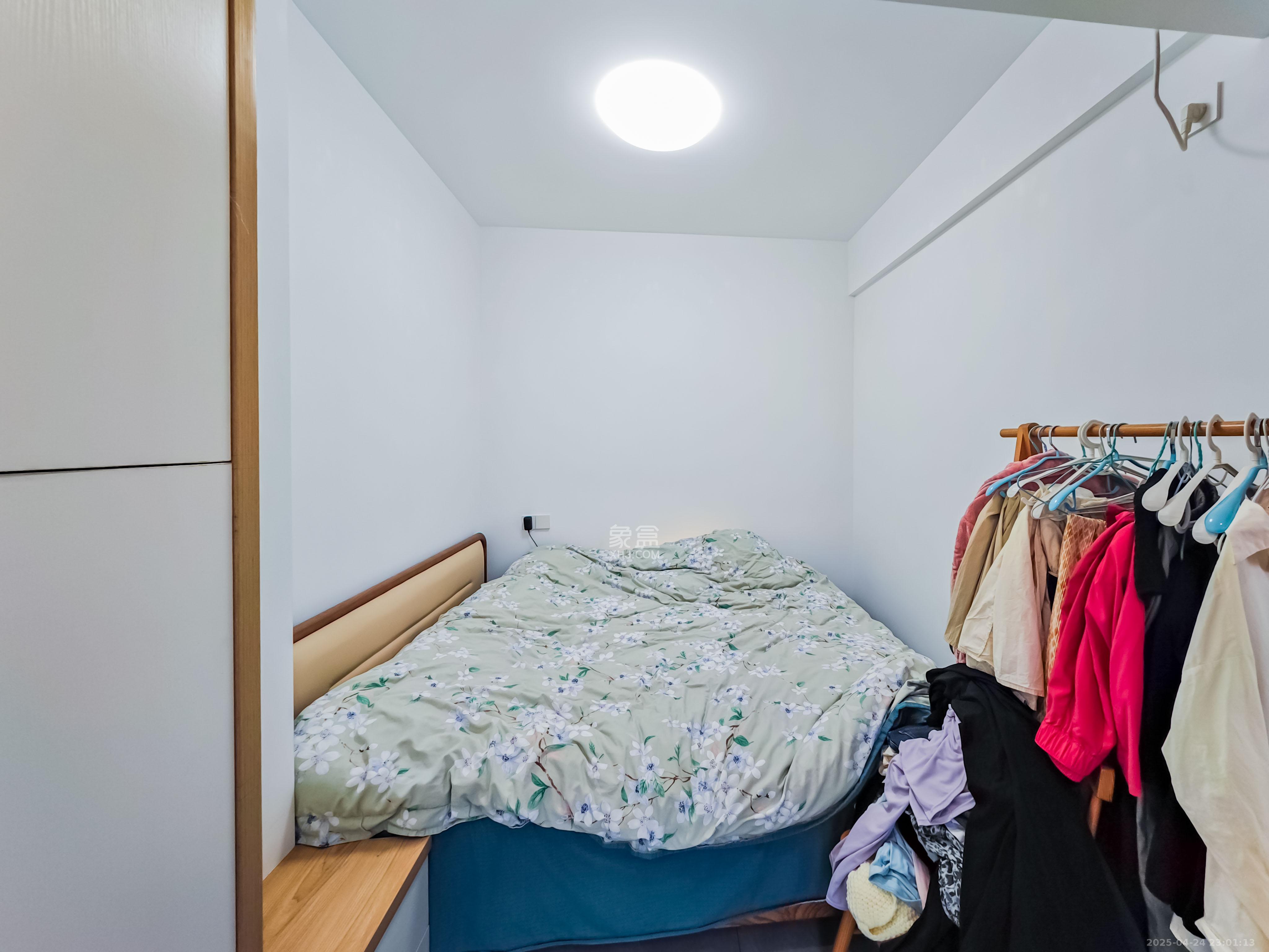 金轮星光名座  2室1厅1卫    55.0万卧室