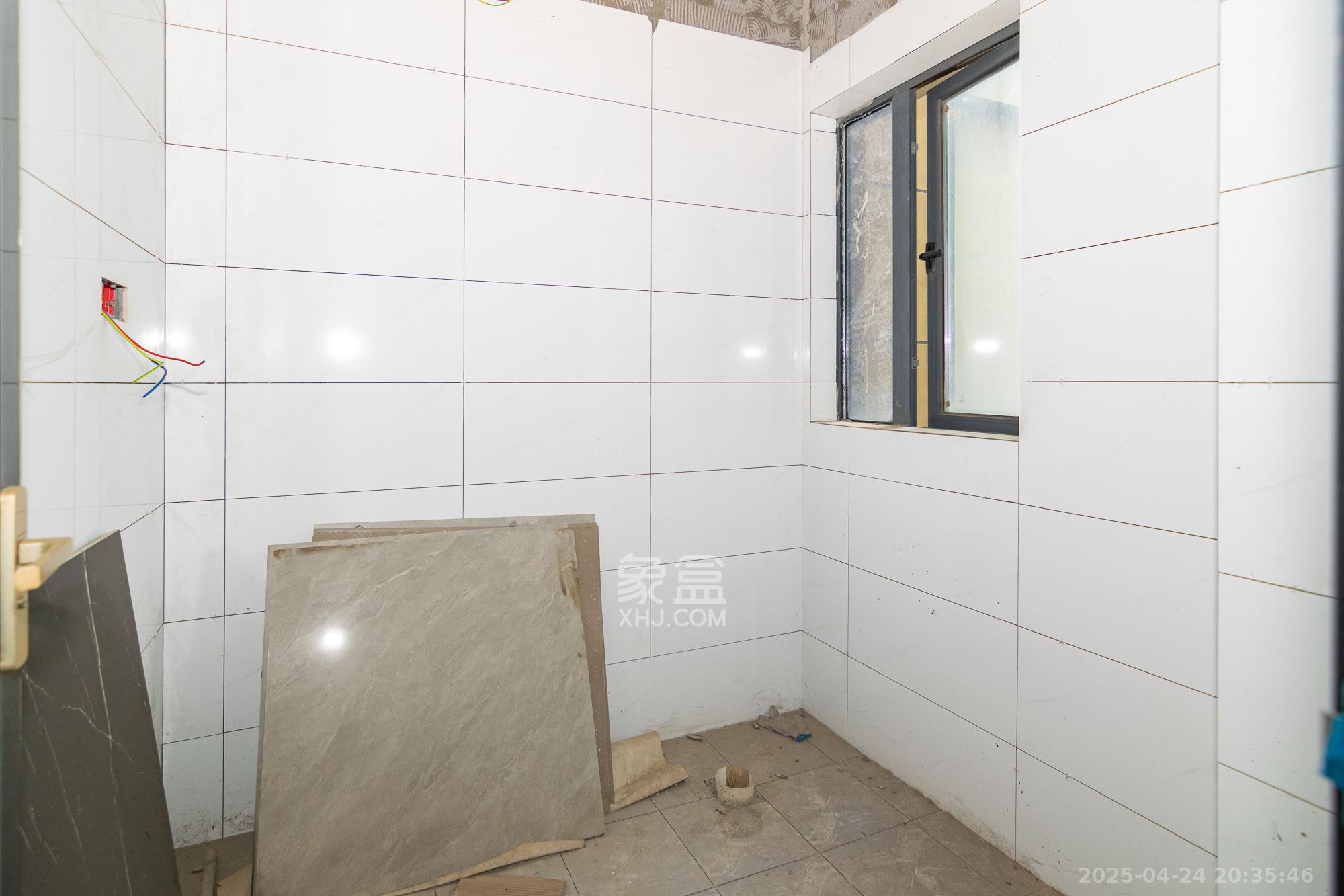 澳海月亮湾 4室2厅2卫 65.0万 澳海月亮湾 4室2厅2卫 65.0万卫生间