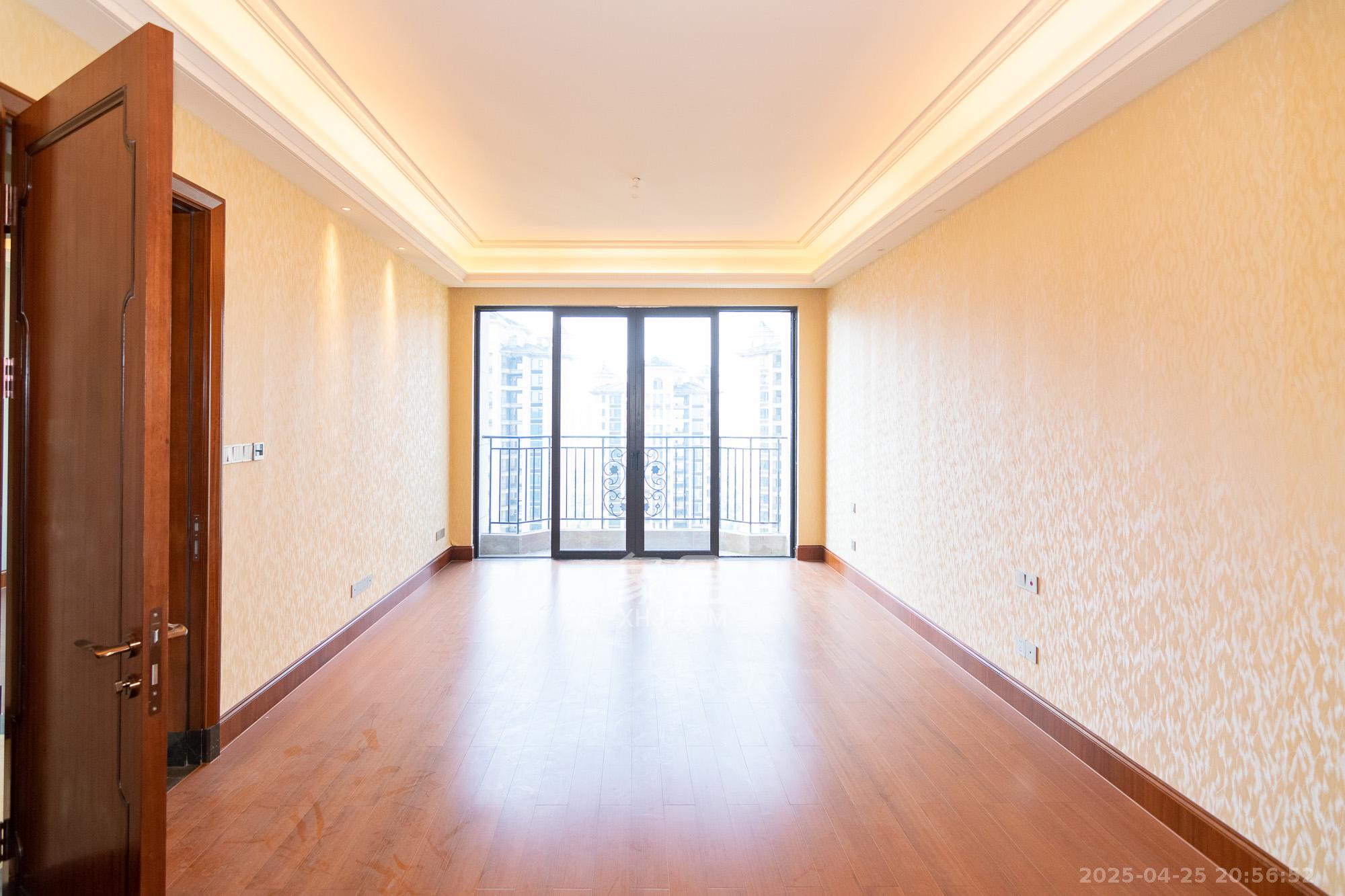 星河湾  4室2厅3卫    368.0万 星河湾  4室2厅3卫    368.0万卧室