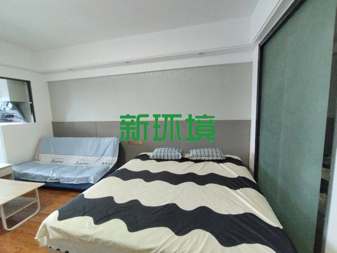 东方曼哈顿  1室1厅1卫   32.00万客厅