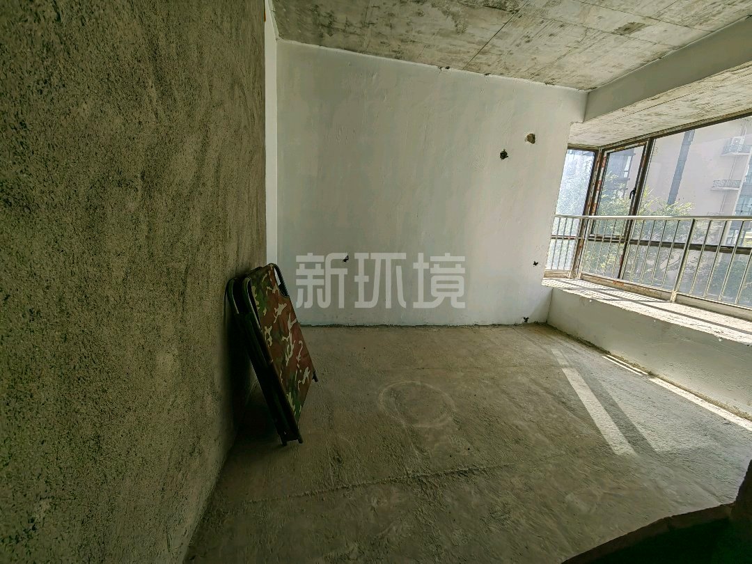 山水印象澜庭  3室2厅2卫   88.00万客厅