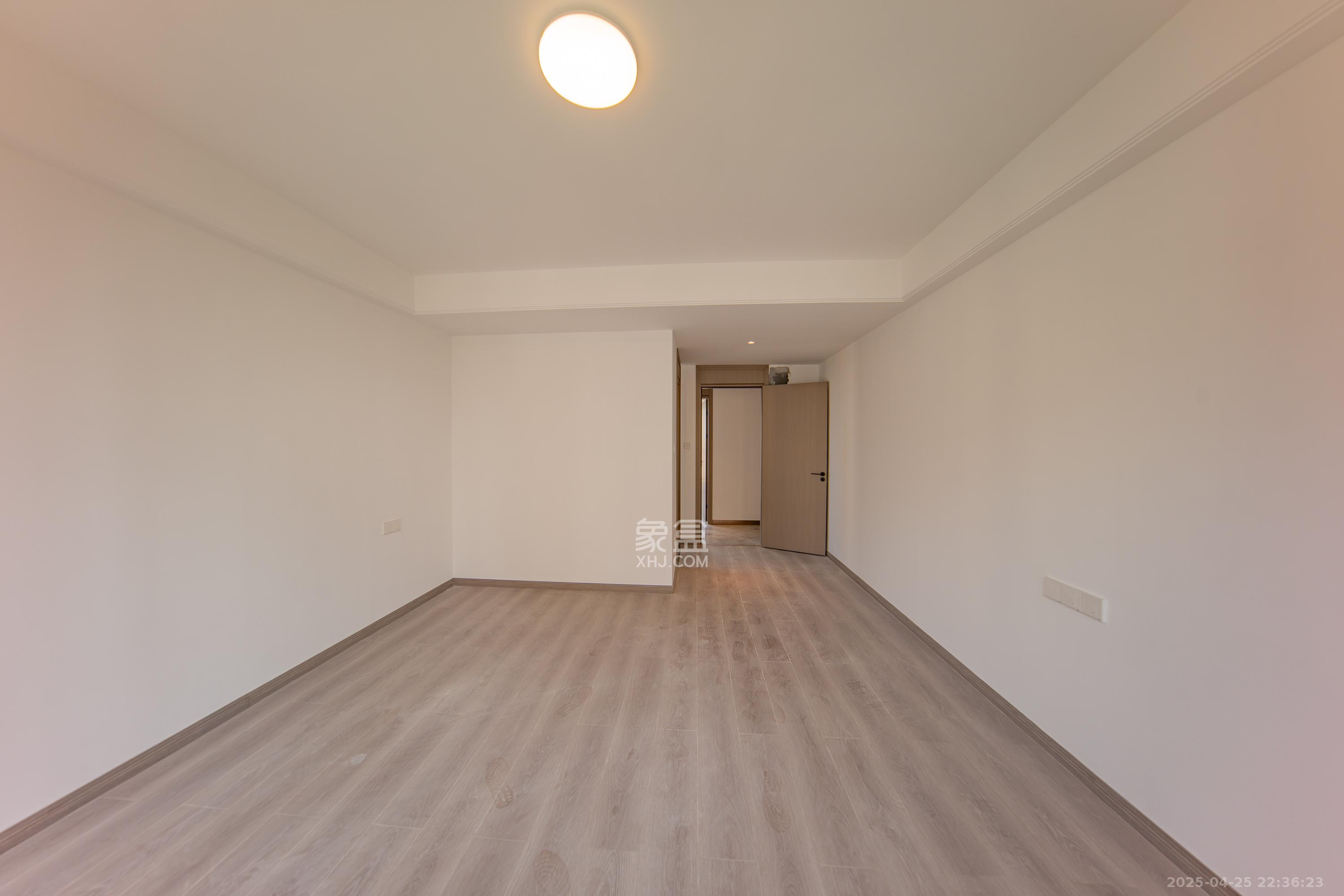 建投象山国际  5室2厅2卫    252.0万卧室