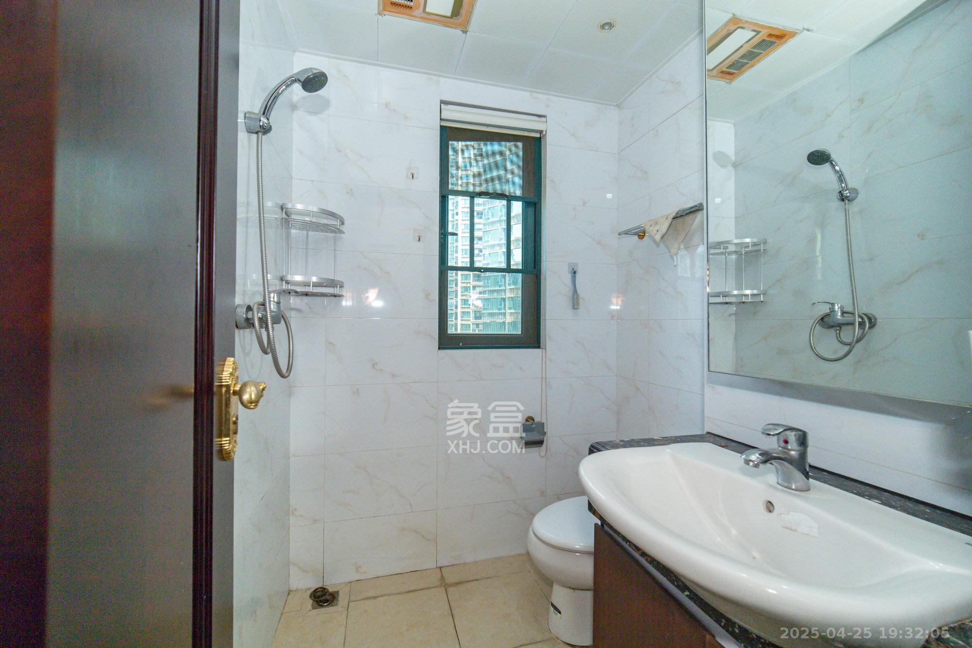 恒大翡翠华庭 1室2厅1卫 50.0万 恒大翡翠华庭 1室2厅1卫 50.0万卫生间