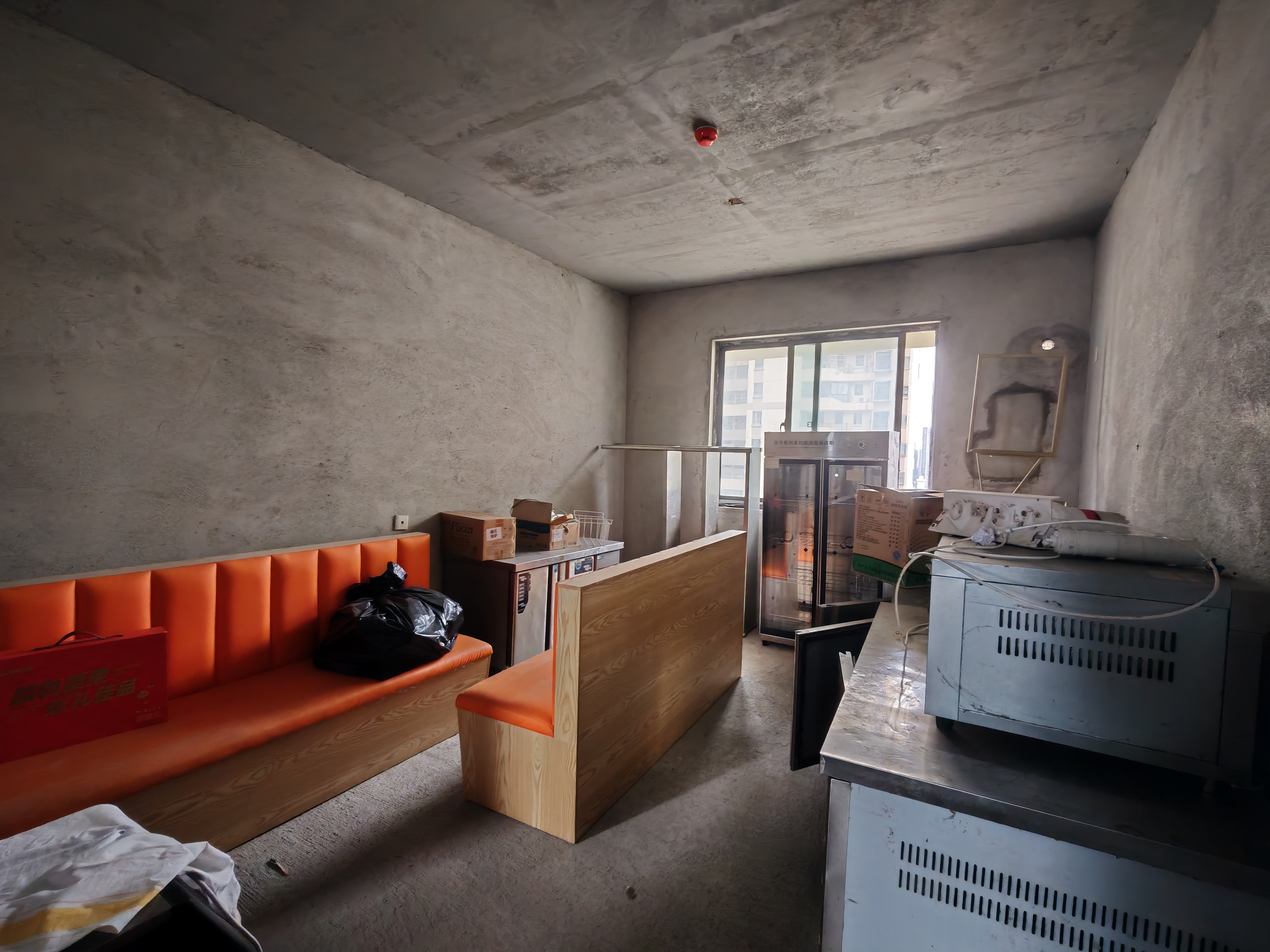 新城吾悦广场 4室2厅2卫 246.0万 新城吾悦广场 4室2厅2卫 246.0万客厅