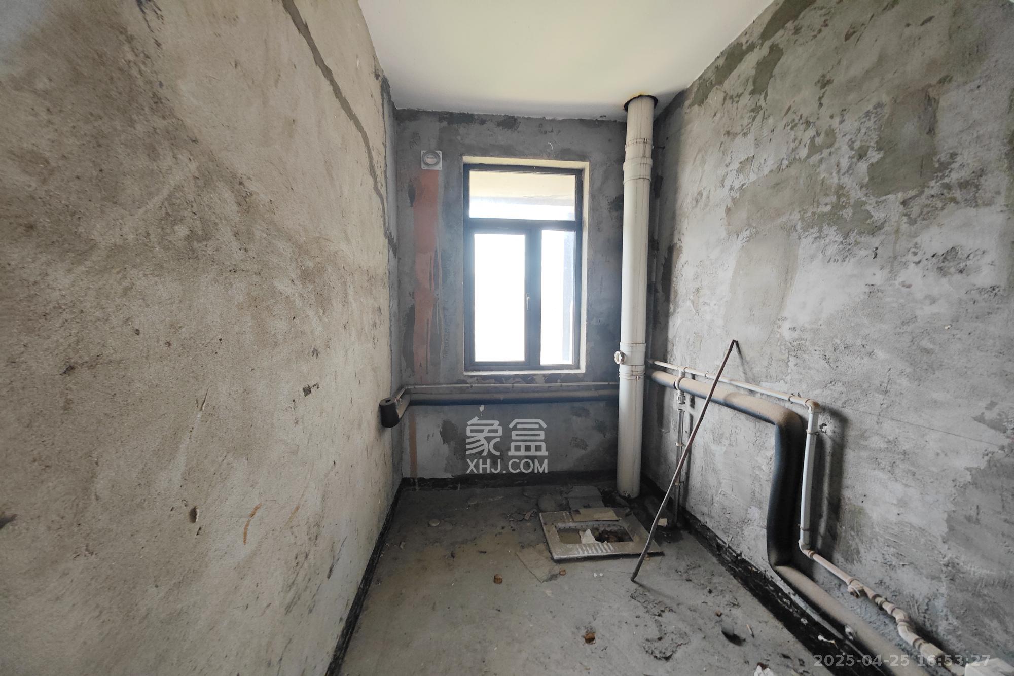 和卉家园 8室2厅4卫 396.0万 和卉家园 8室2厅4卫 396.0万其他