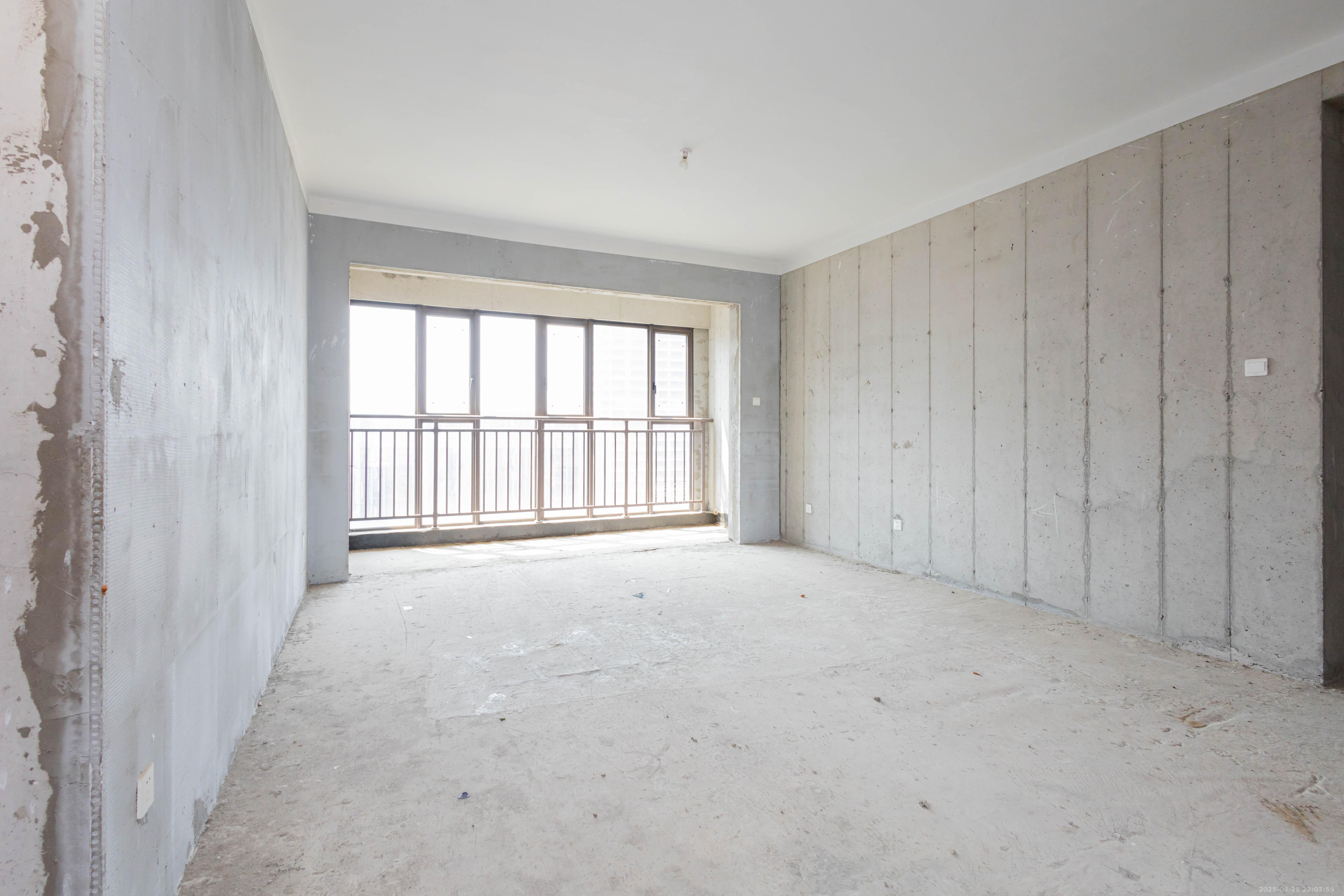 湘域芯城一期 4室2厅2卫 140.0万 湘域芯城一期 4室2厅2卫 140.0万客厅