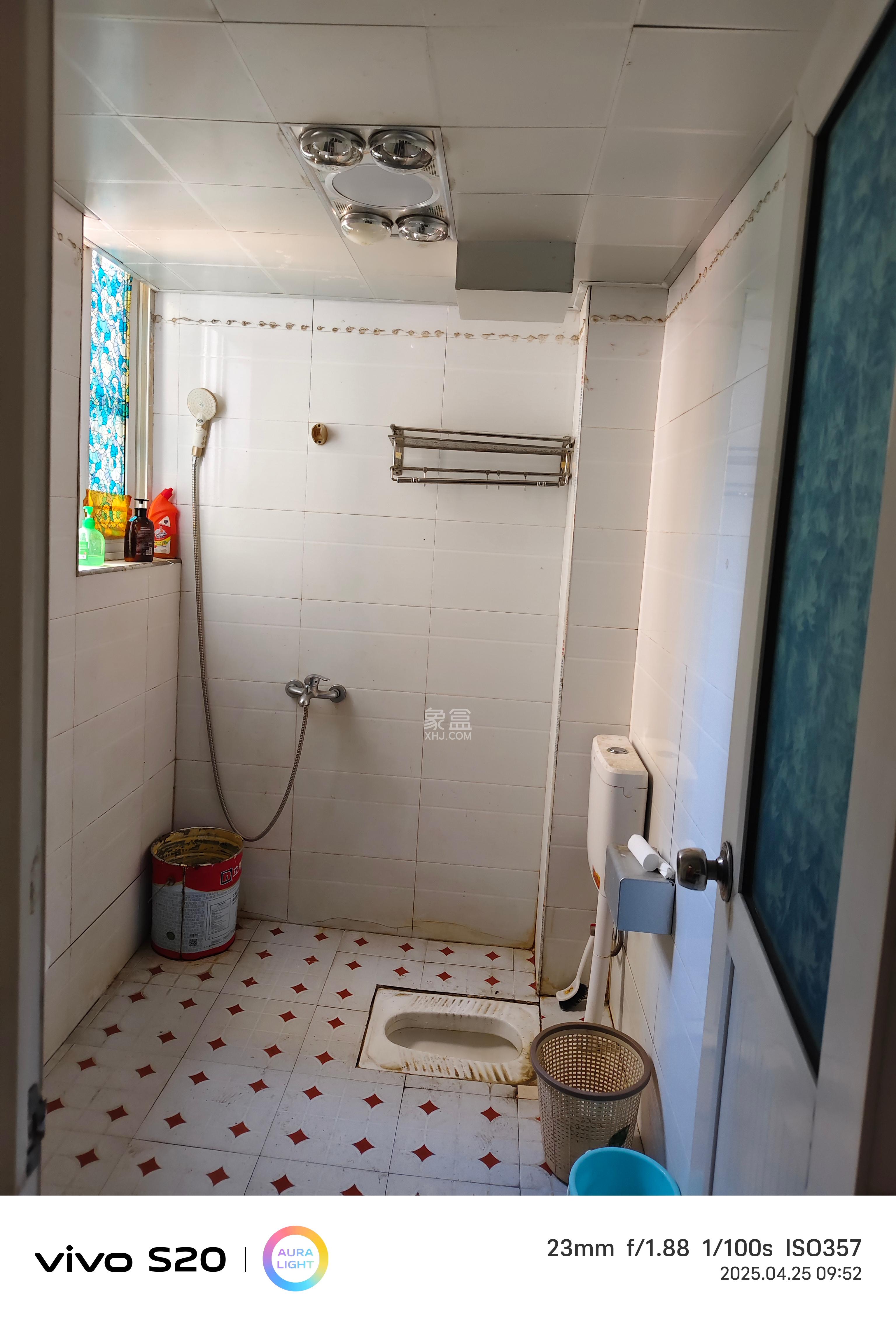 东业苹果社区 4室2厅2卫 2500.0元/月 东业苹果社区 4室2厅2卫 2500.0元/月室内图